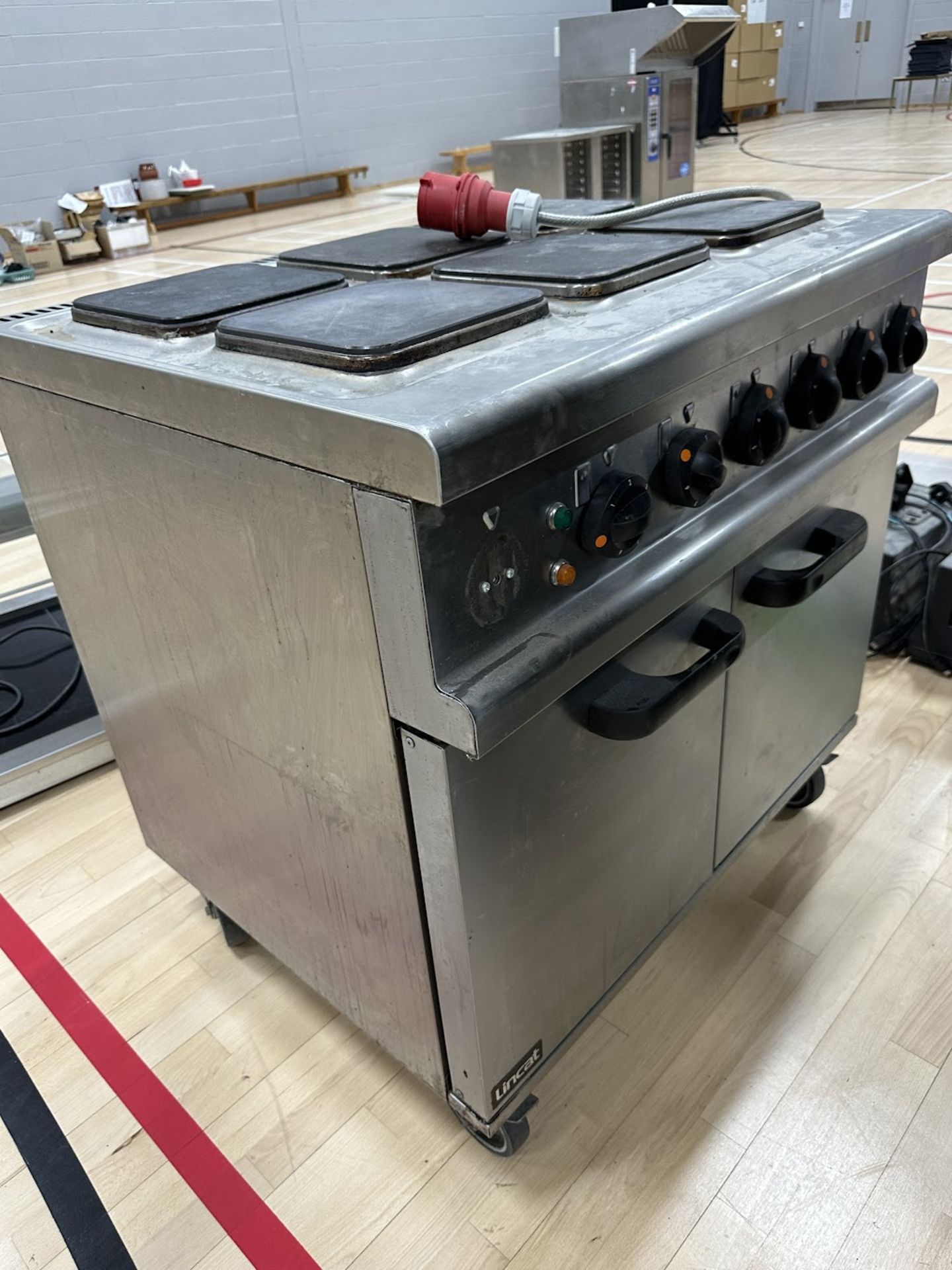 6 Ring Lincat Oven 900(L) x 750(W) x 925(H) - Image 2 of 6