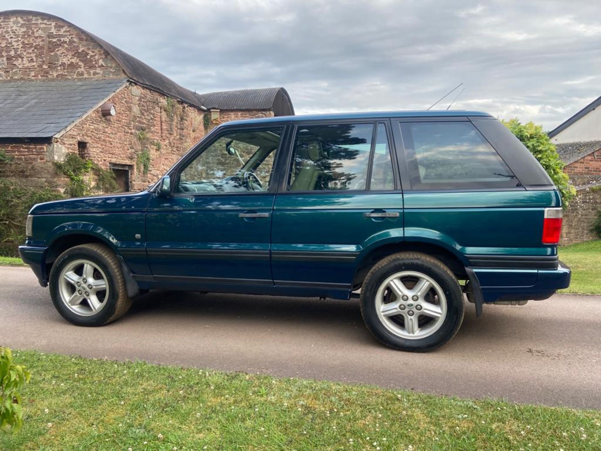 1998 Limited Edition Range Rover P38 - Image 2 of 39