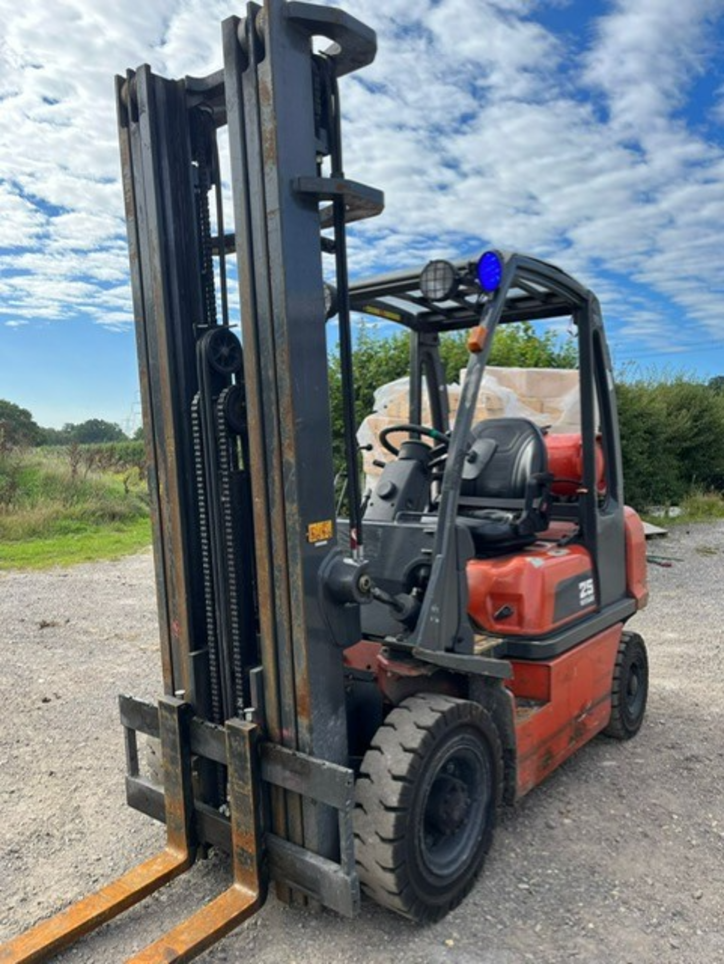 NISSAN 2.5 Tonne Forklift