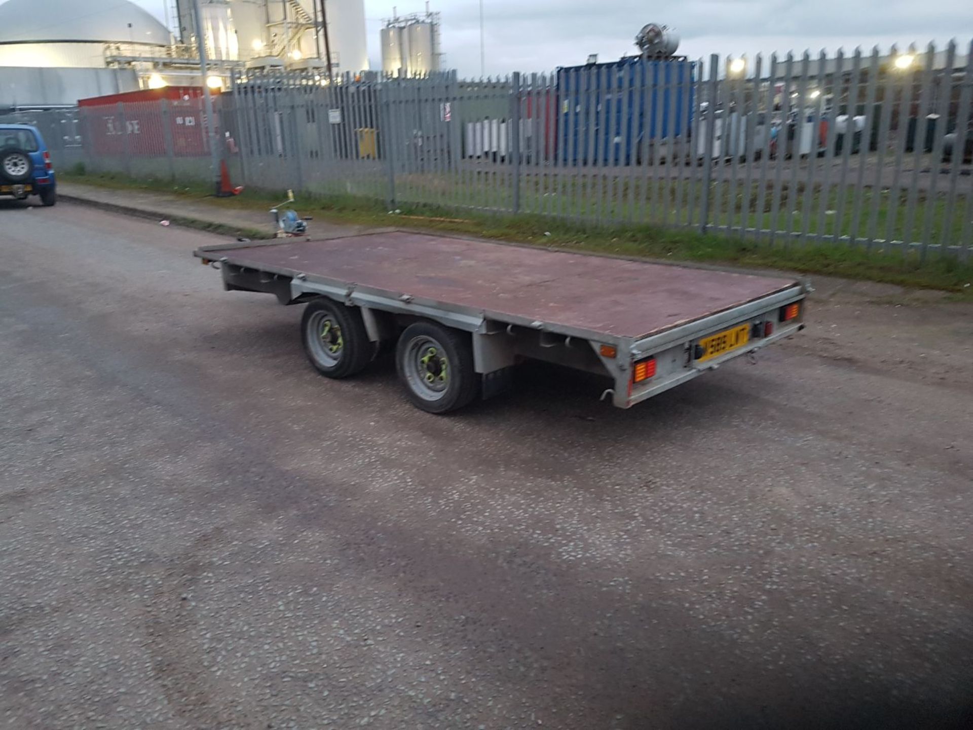 Indespension 12ft twin axle braked flatbed trailer. - Image 5 of 6