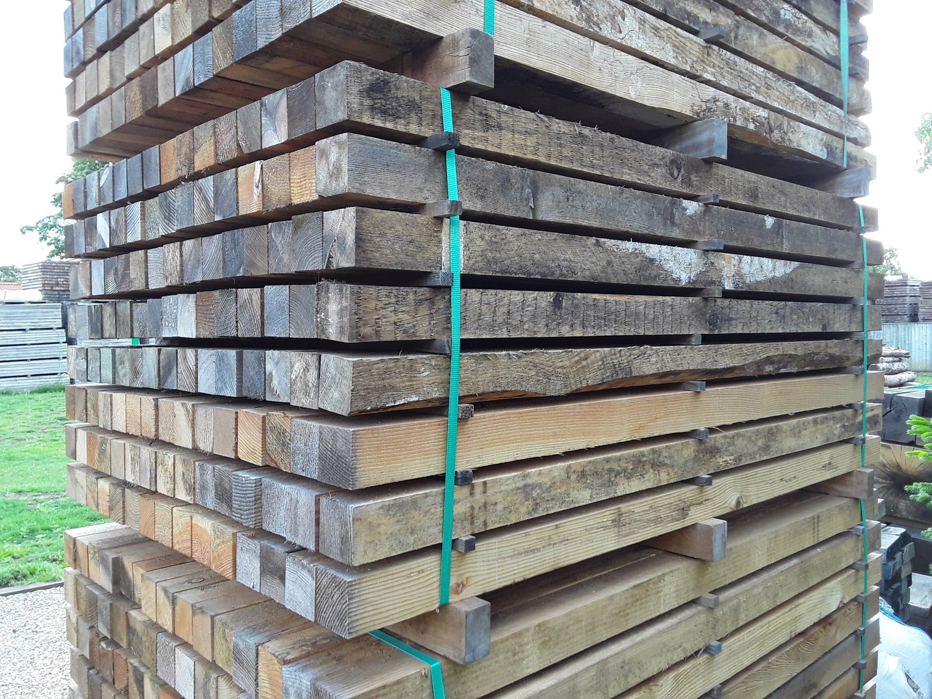 50x Softwood Sawn Mixed Larch / Douglas Fir Timber Posts - Image 3 of 4