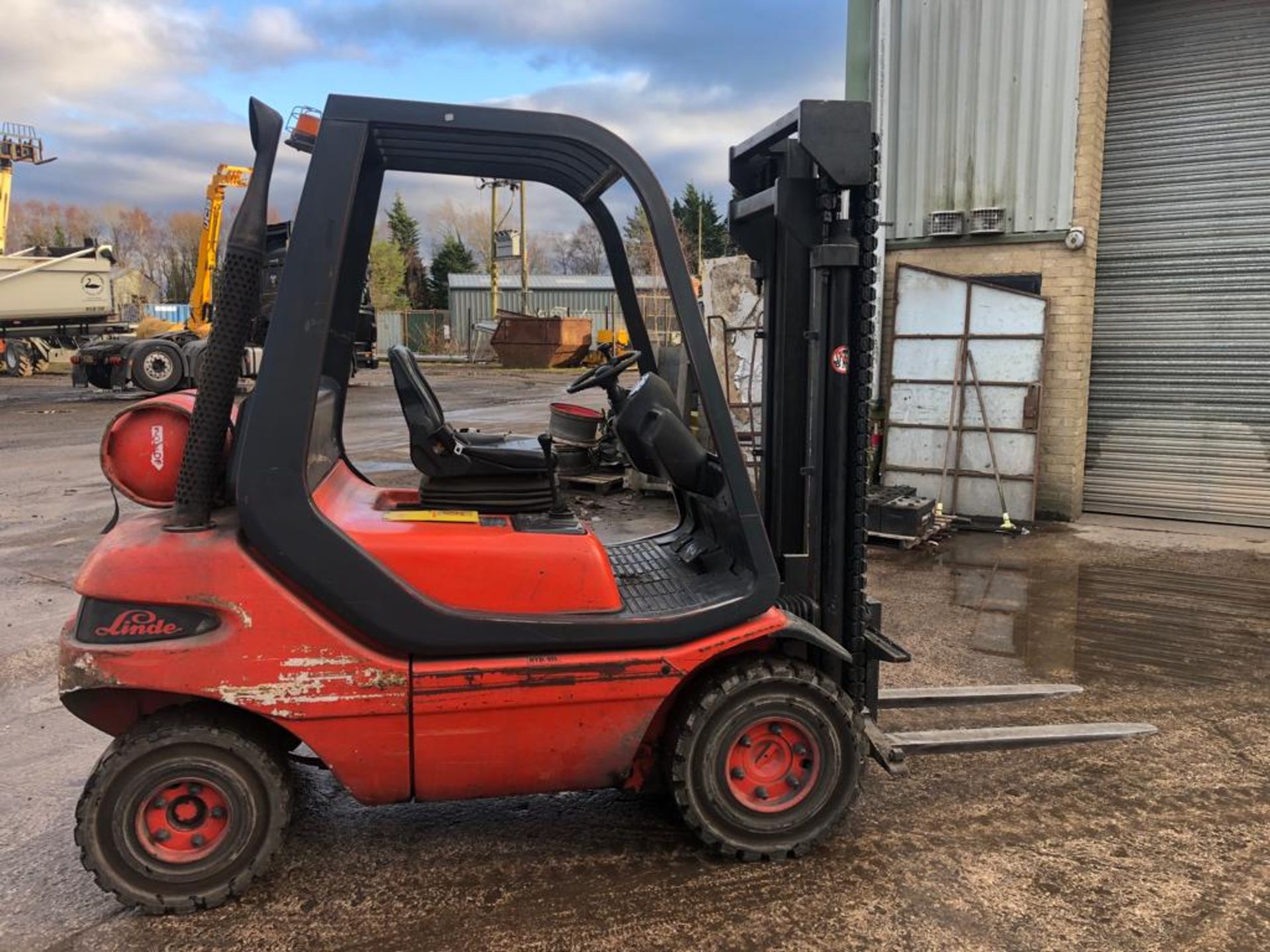 Linde 2.0 Gas Forklift - reserve reduced. - Image 2 of 9