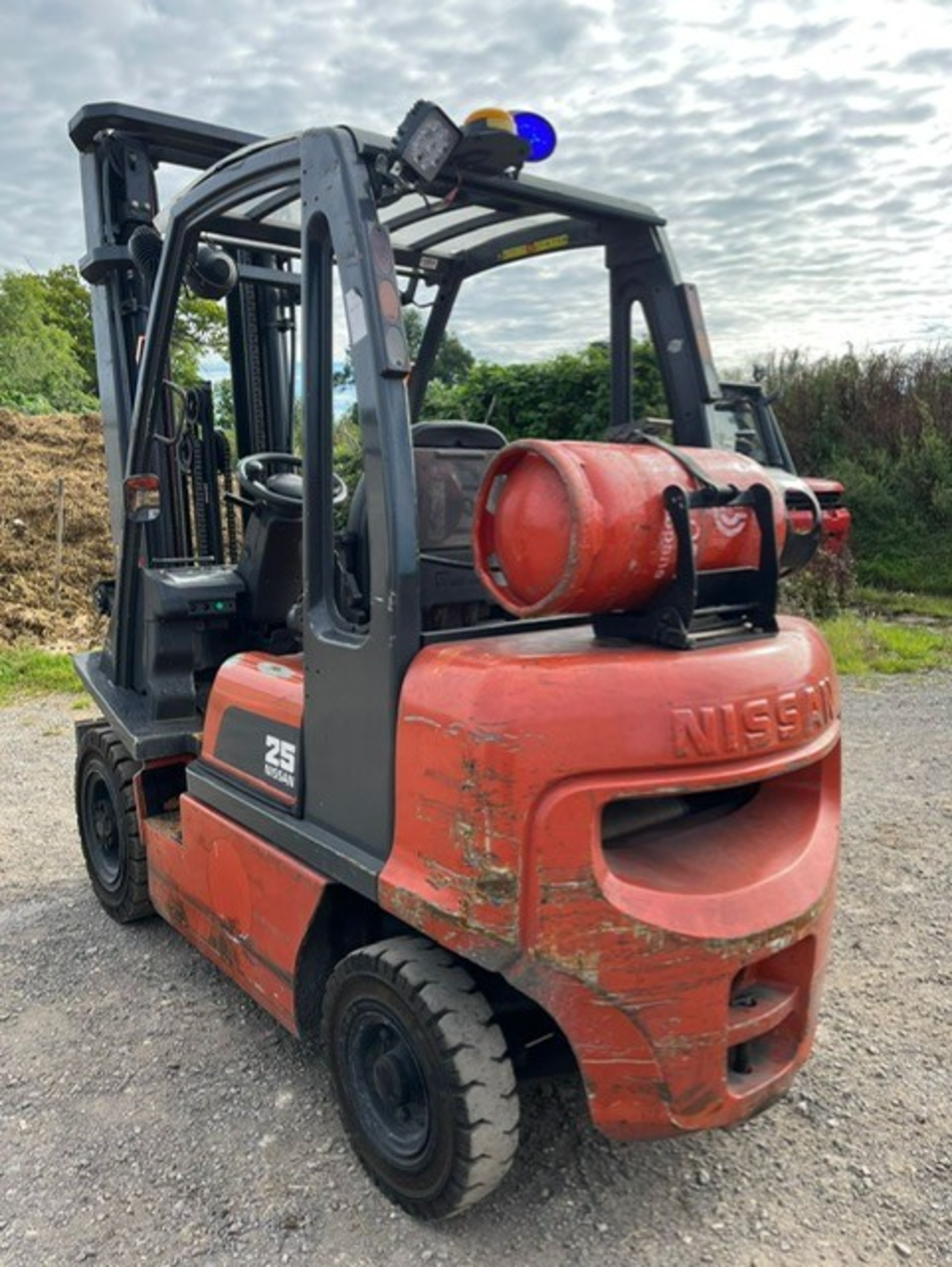 NISSAN 2.5 Tonne Forklift - Image 3 of 7