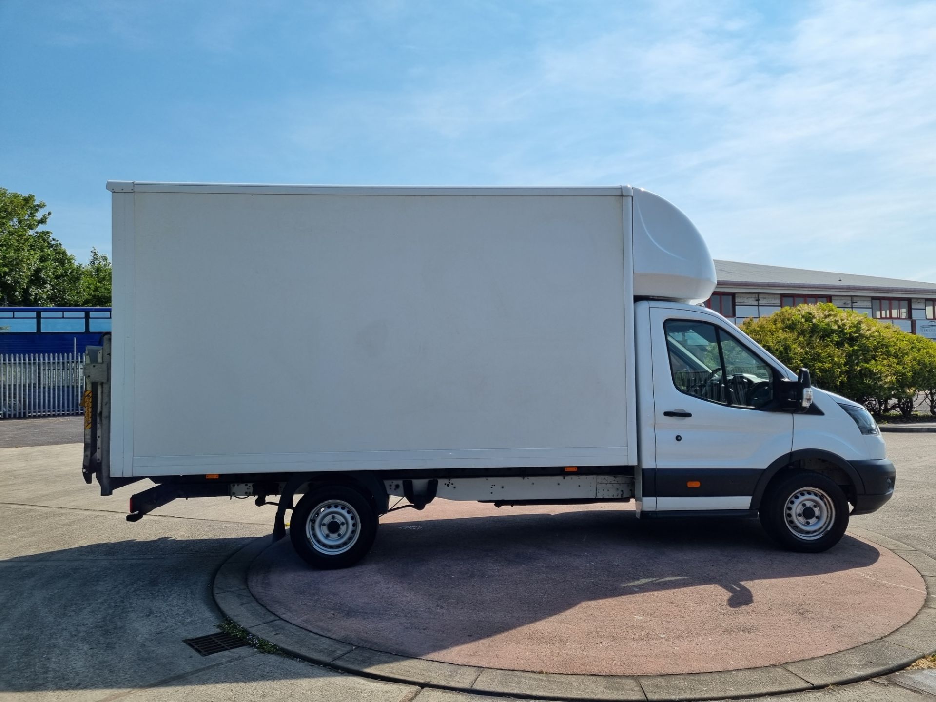 2018 Transit Luton with tail lift - Image 7 of 13