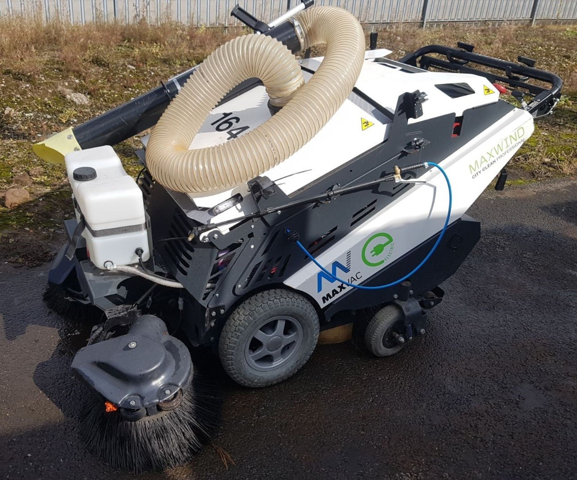 2018 MaxWind All Electric Sweeper - (Just under 63 hours from new) ***Reserve Lowered`*** - Image 2 of 12