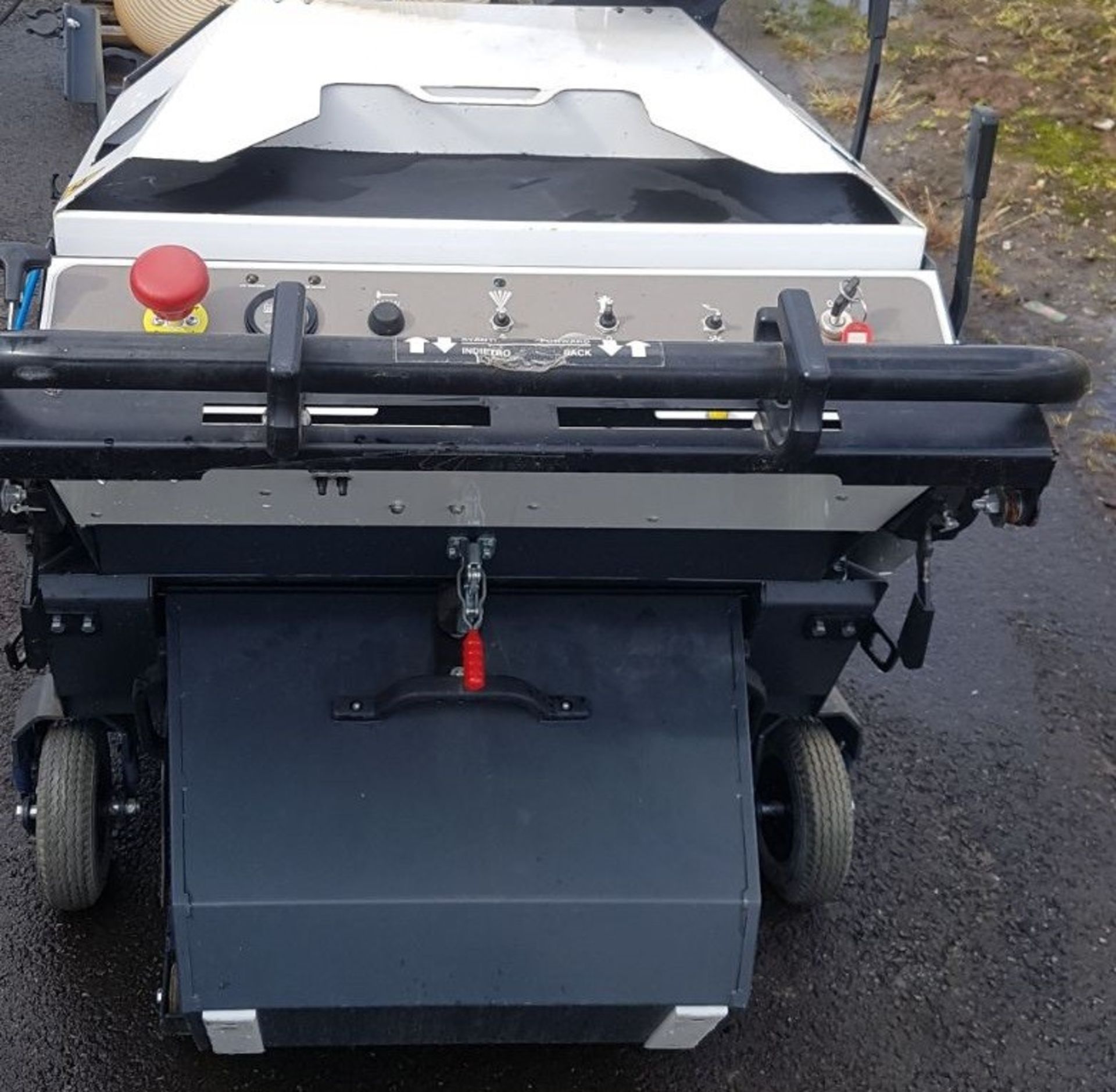 2018 MaxWind All Electric Sweeper - (Just under 63 hours from new) ***Reserve Lowered`*** - Image 5 of 12