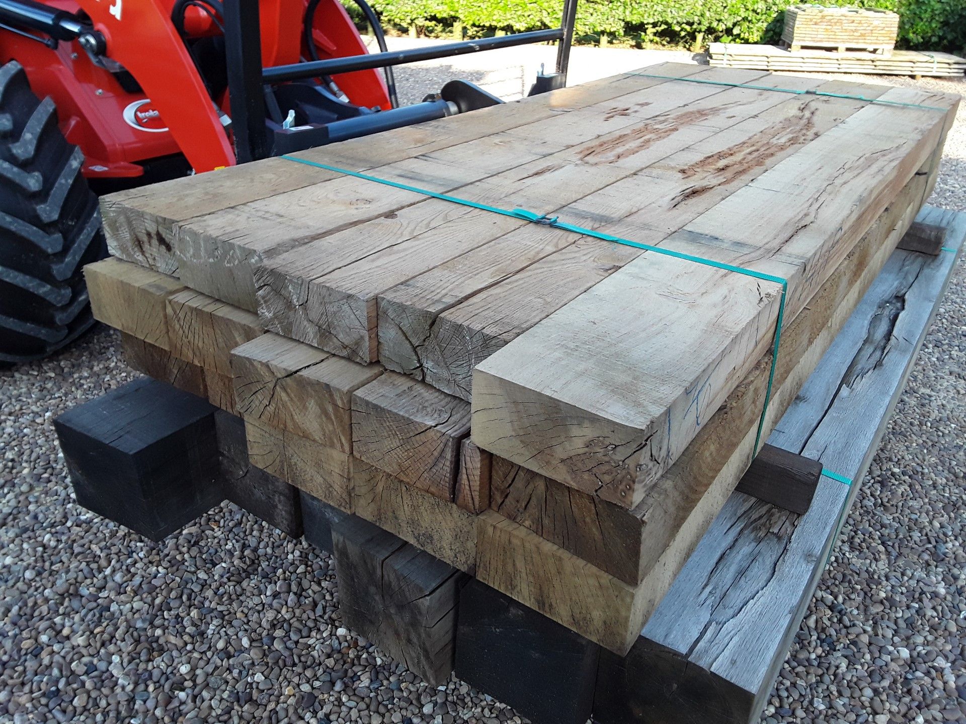 15x Hardwood Sawn Rustic Timber English Oak Sleepers - Image 2 of 5