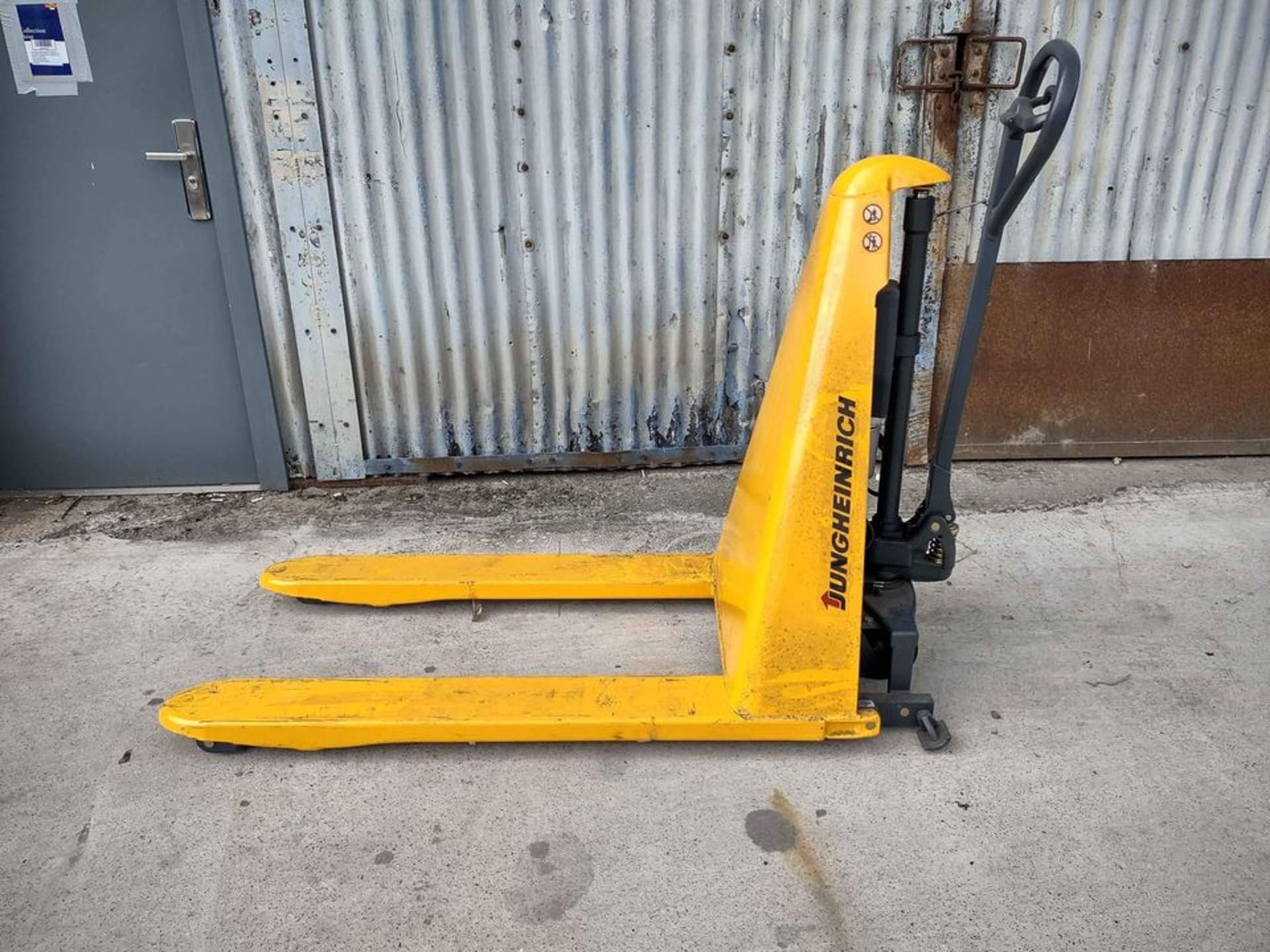 Jungheinrich AMX 10e SCISSOR Lift Pallet Truck 680*1150