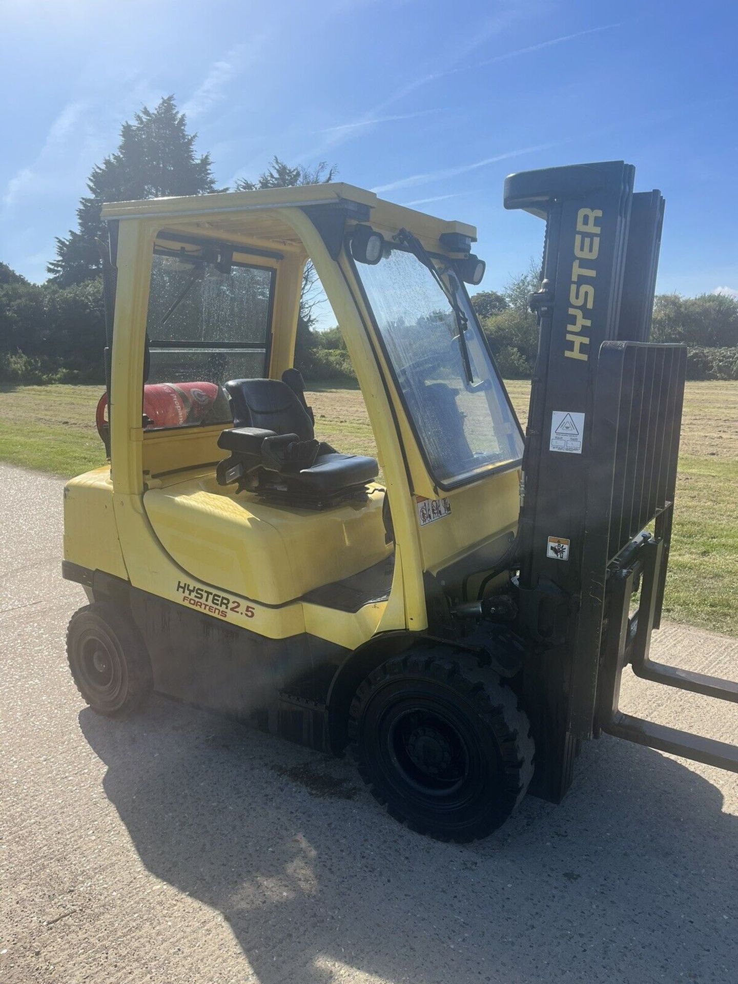 HYSTER / YALE, 2.5 Tonne Gas Forklift (Container Spec) - Image 2 of 5