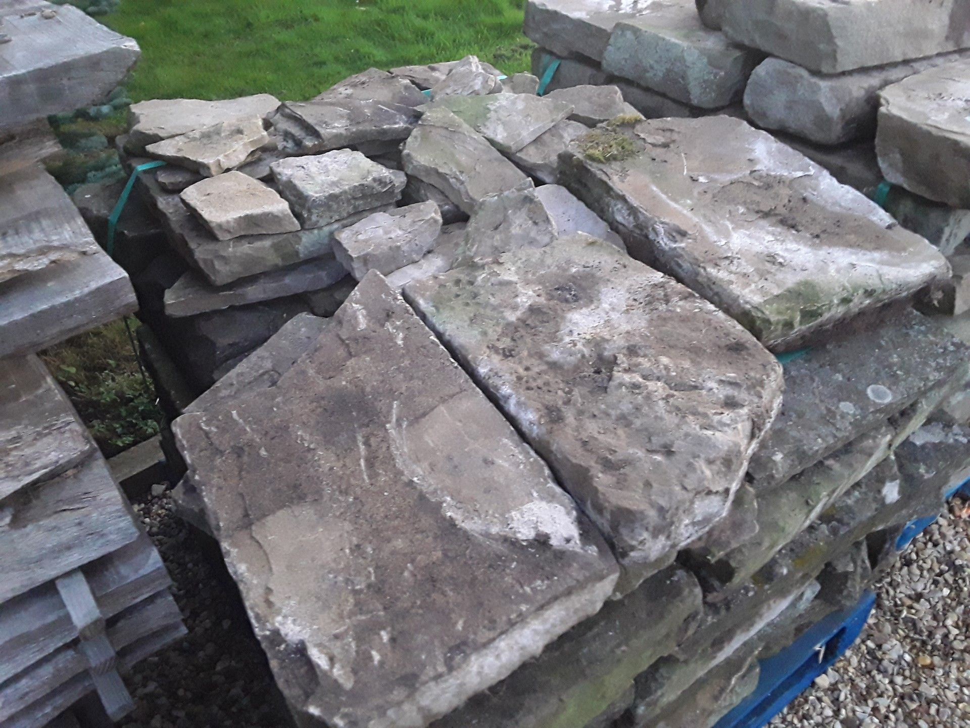 1 Pallet York Stone ( Mixed Sizes ) Loading Available - Image 2 of 3