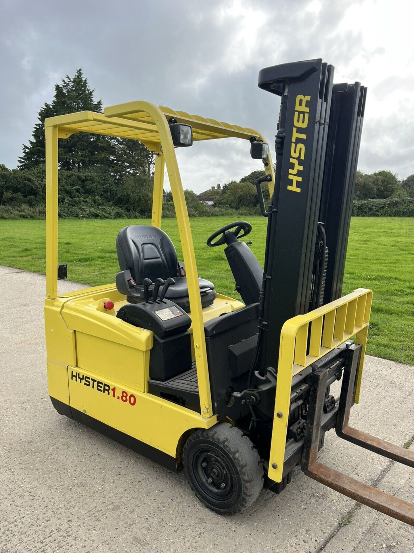 HYSTER, 1.8 Tonne Electric Forklift Truck (Container Spec) - Image 2 of 6