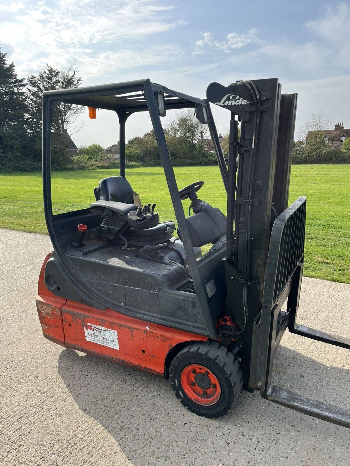 LINDE, 1.6 Ton Electric Forklift