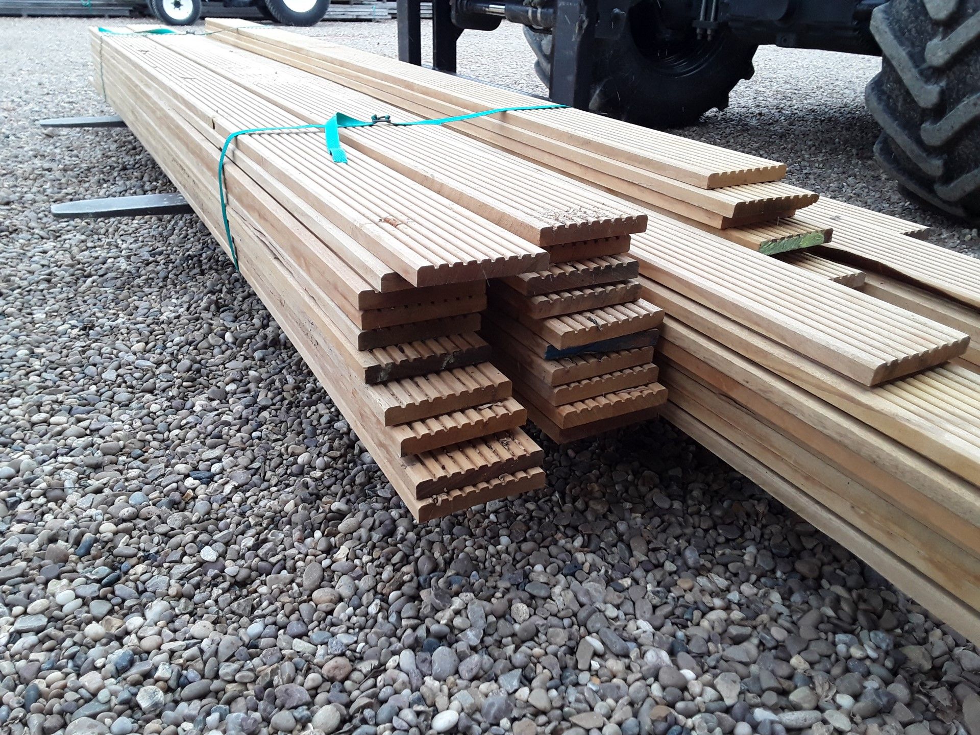 1 Pack Hardwood Air Dried Timber Opepe Decking Boards - Image 4 of 5