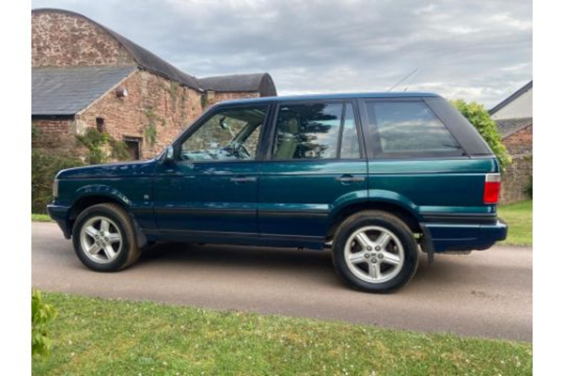 Range Rover P38 Vogue 50th anniversary edition - Image 2 of 26