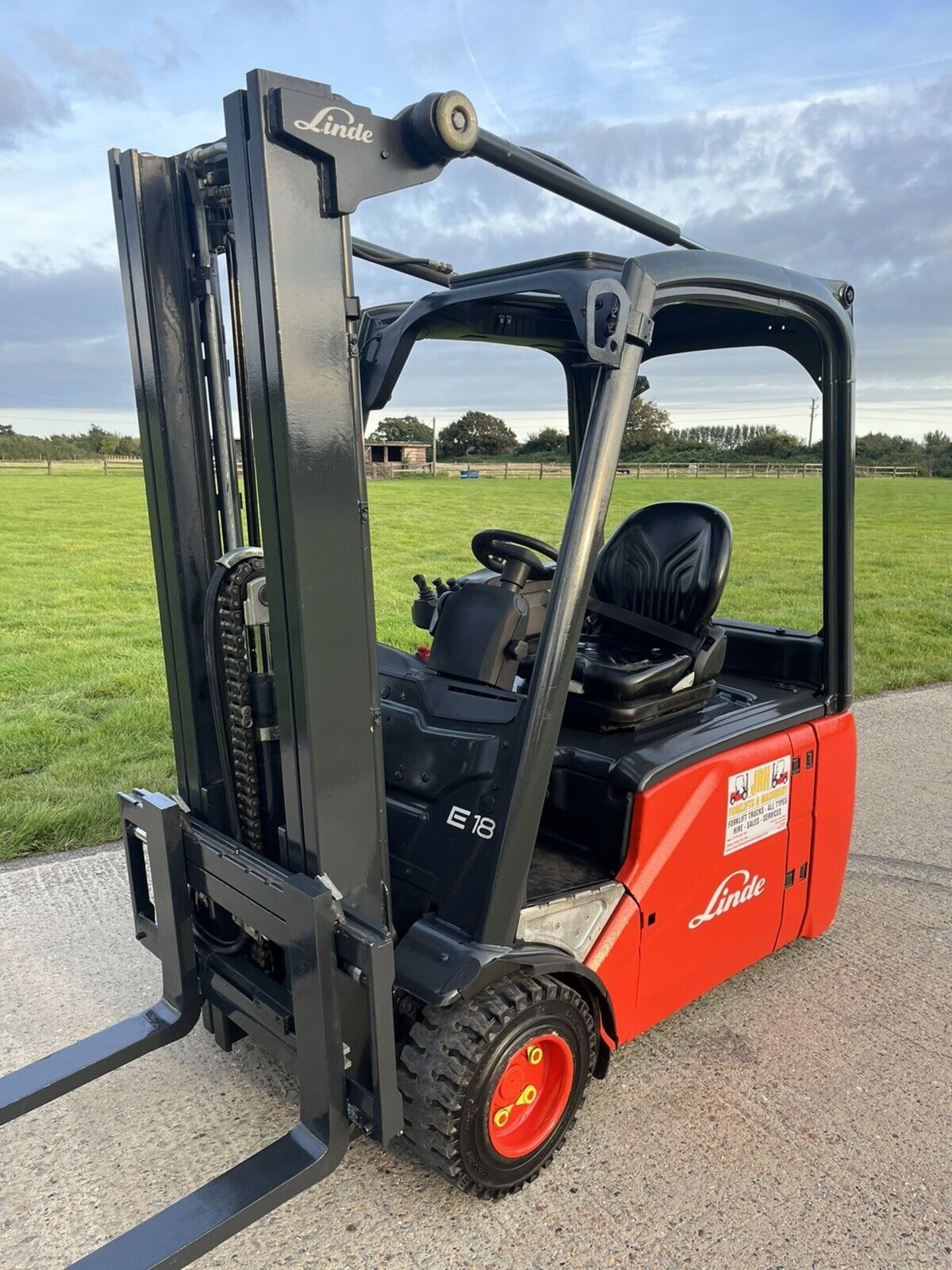 LINDE 1.8 Tonne Electric Forklift Truck