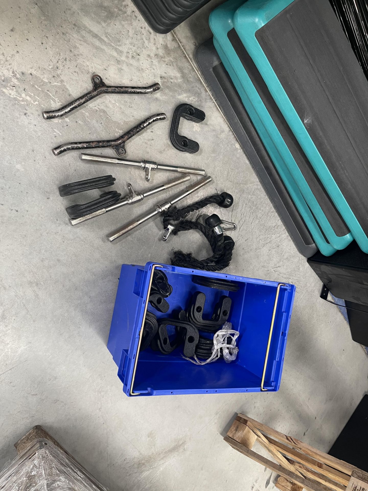 Box of various pulley attachments - Image 2 of 2