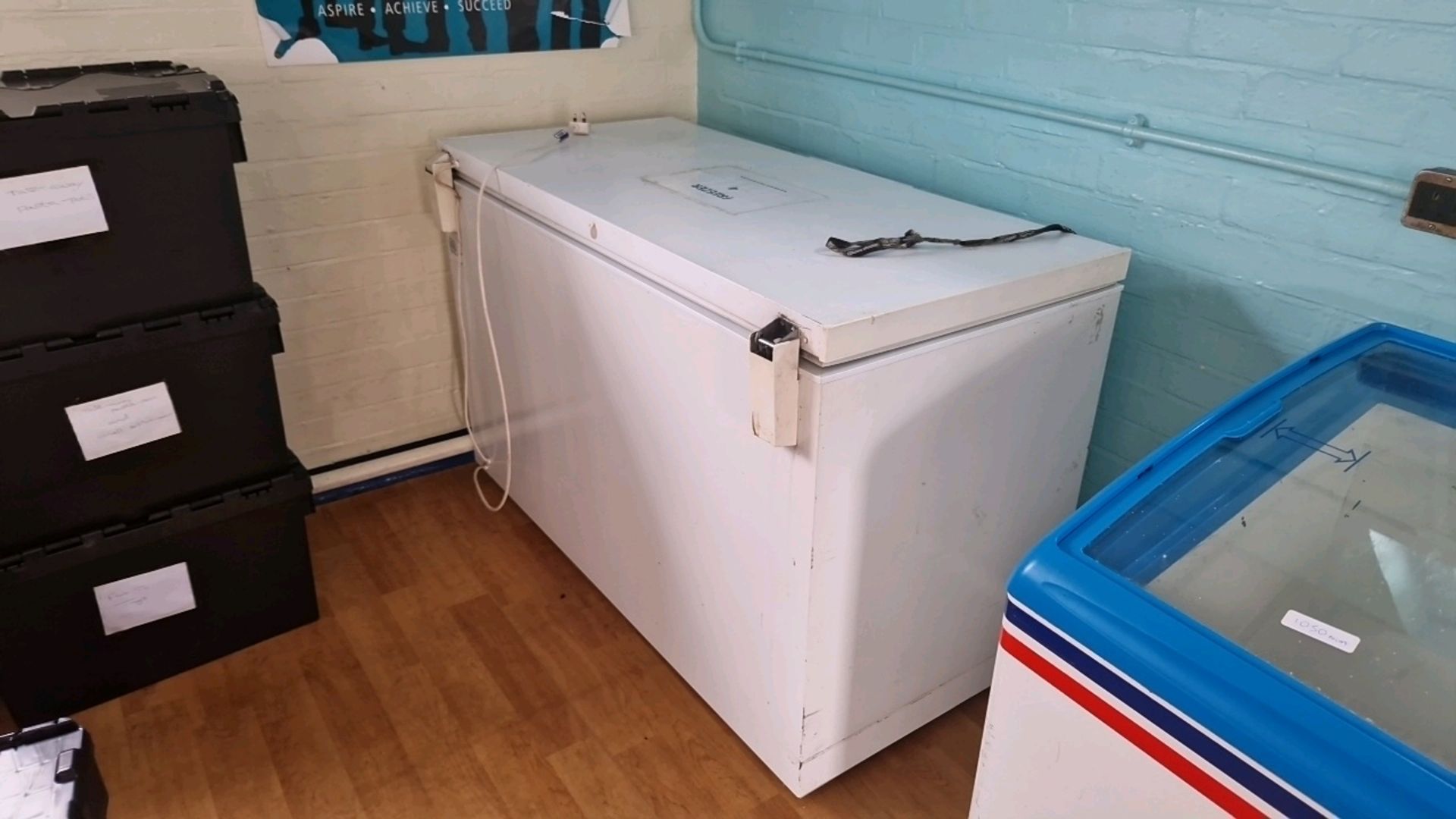 Large Chest Freezer - Image 3 of 4