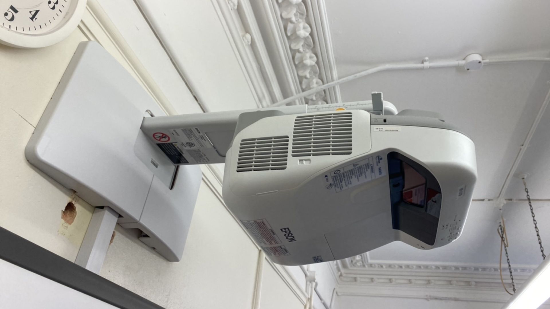 Epson EB-570 Projector - Image 4 of 10