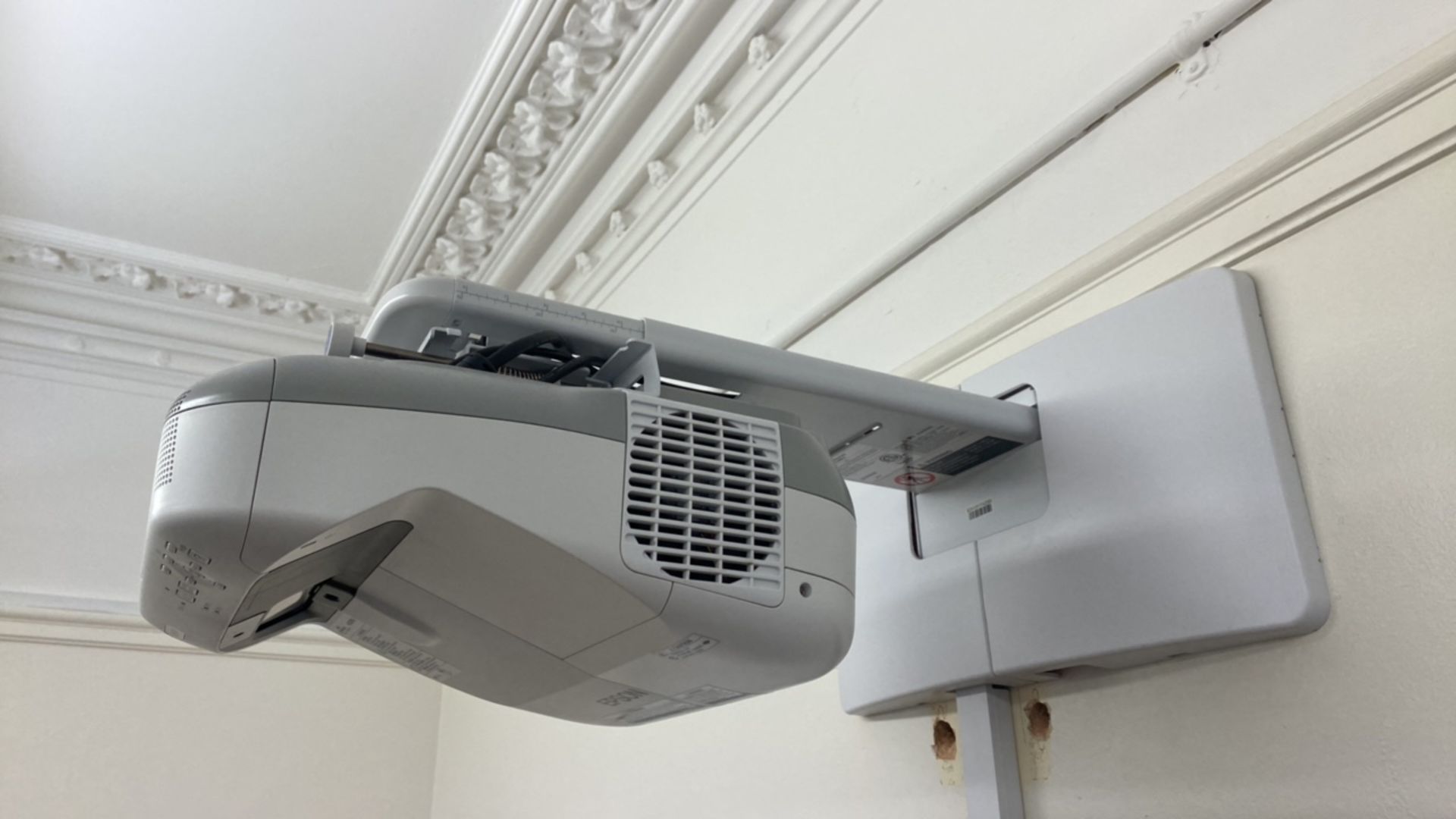 Epson EB-570 Projector - Image 10 of 10