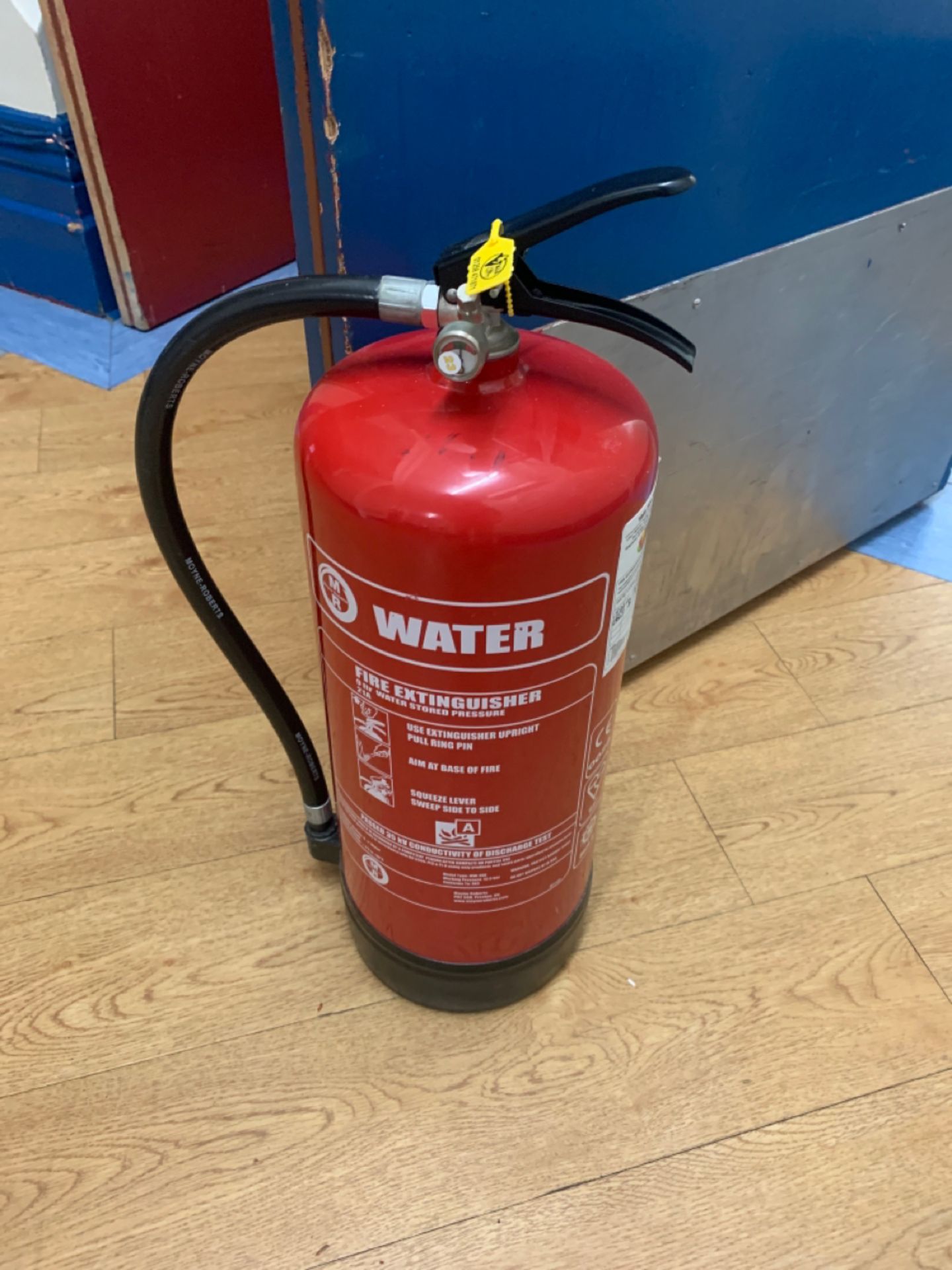 Set of 5 Fire Extinguishers - Image 3 of 4