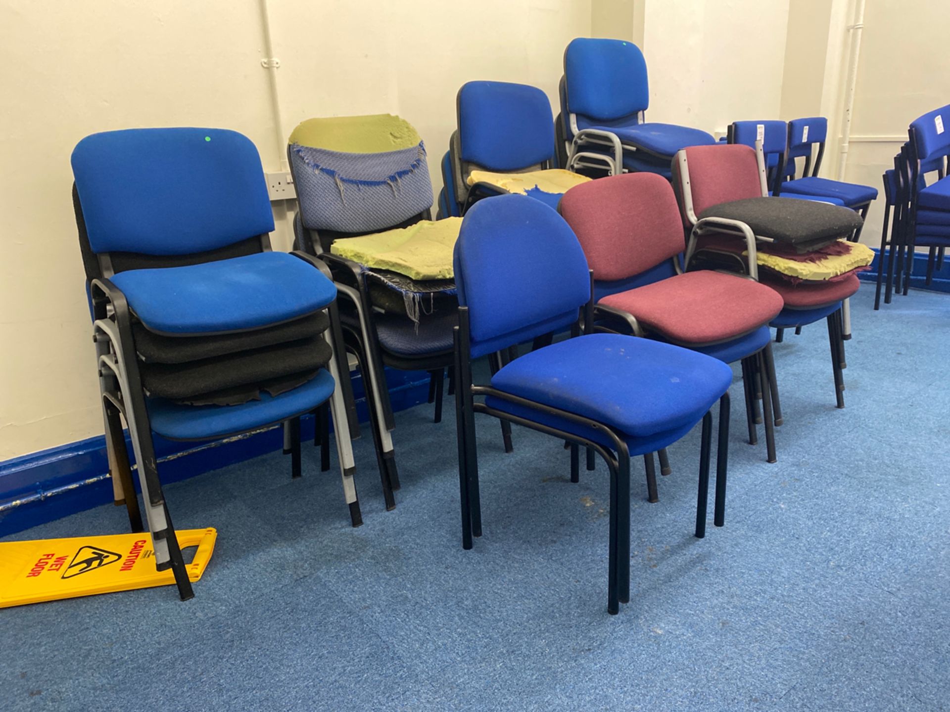 Quantity of Cusioned Classroom Chairs - Image 4 of 8