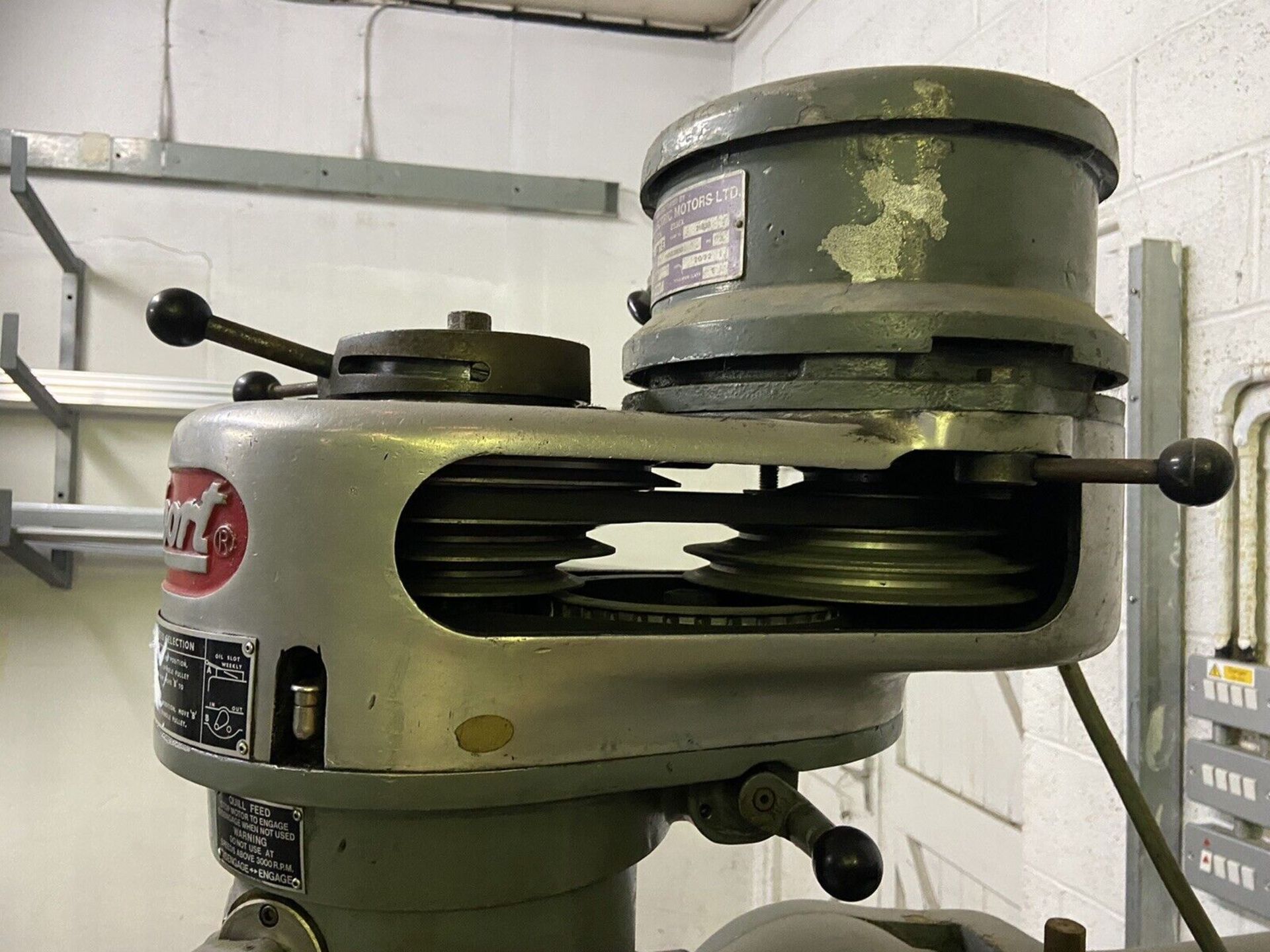 Bridgeport JB milling machine with acu-rite / controls - Image 9 of 12