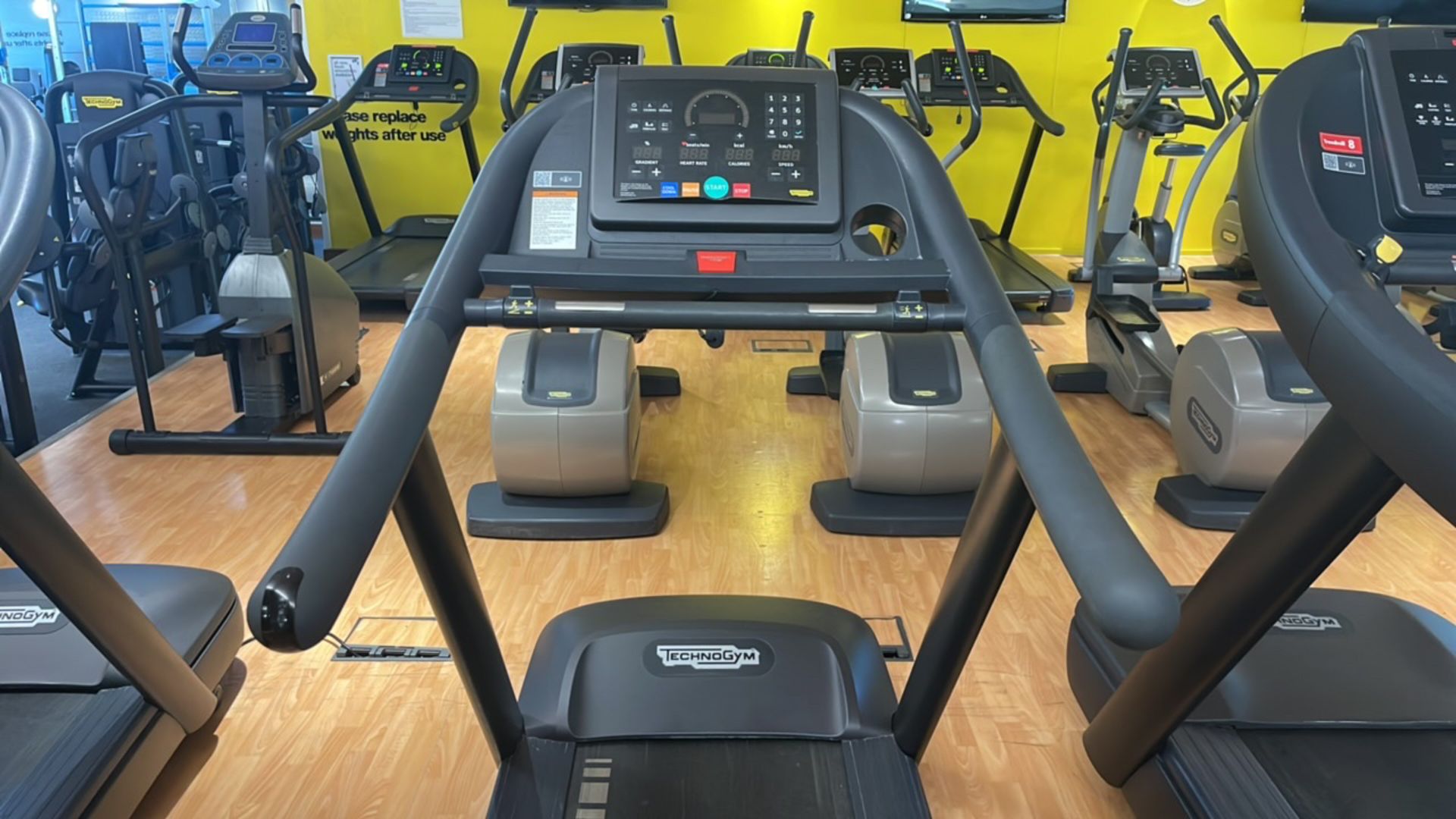 Technogym Treadmill 600 - Image 3 of 7