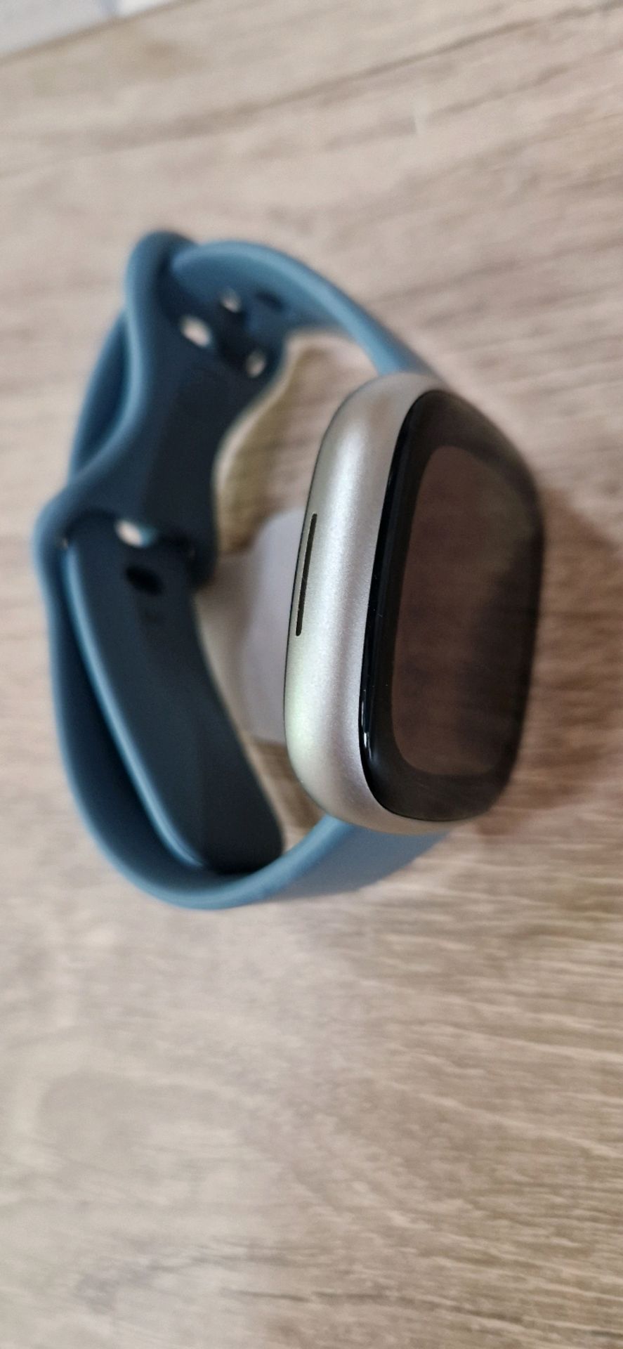 FITBIT VERSA 4 WATERFALL BLUE PLATINUM - Image 3 of 3