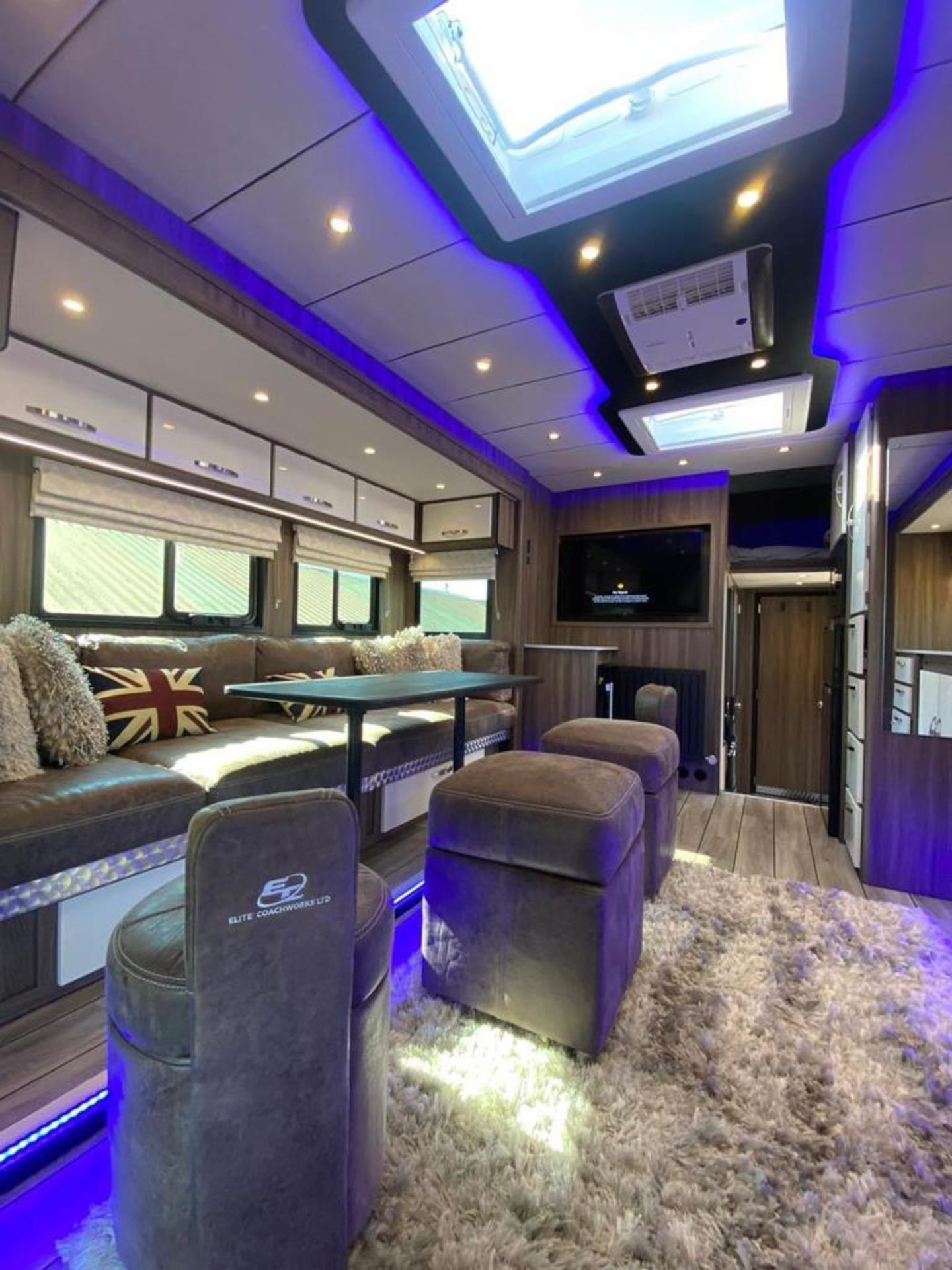 Elite Coachworks - Platinum Plus, Stalled for 4 Horses. - Image 12 of 21