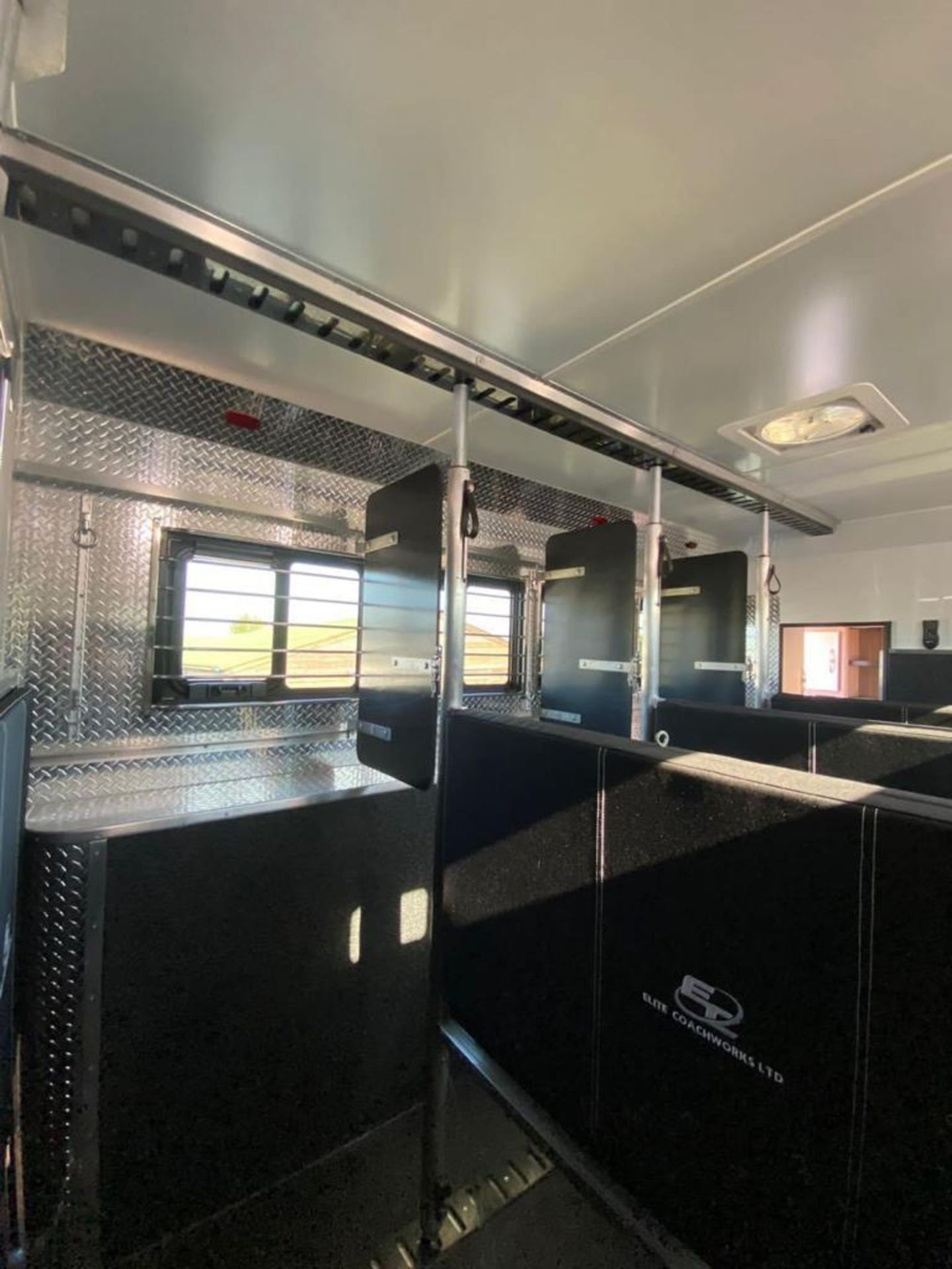 Elite Coachworks - Platinum Plus, Stalled for 4 Horses. - Image 18 of 21