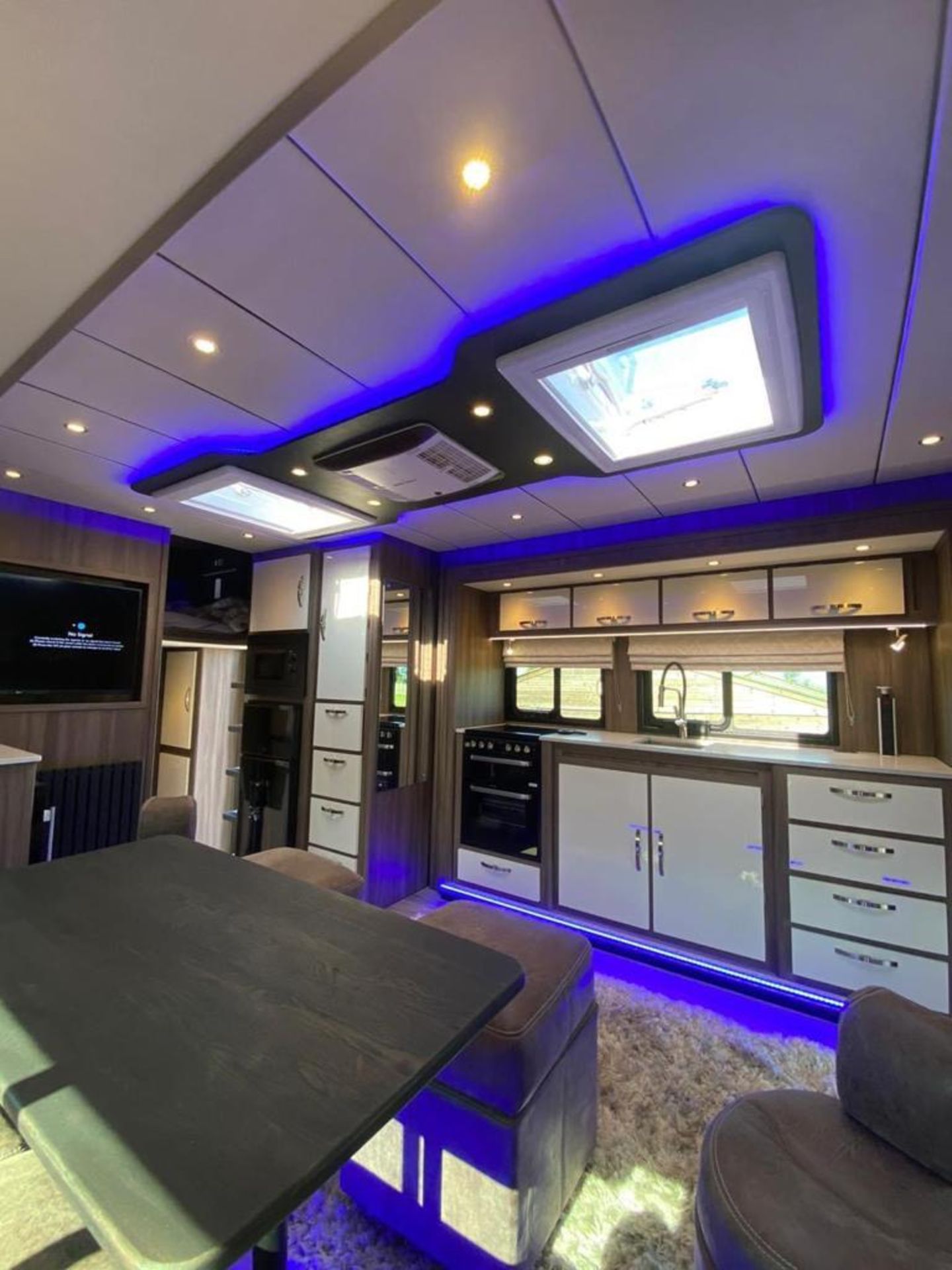 Elite Coachworks - Platinum Plus, Stalled for 4 Horses. - Image 13 of 21