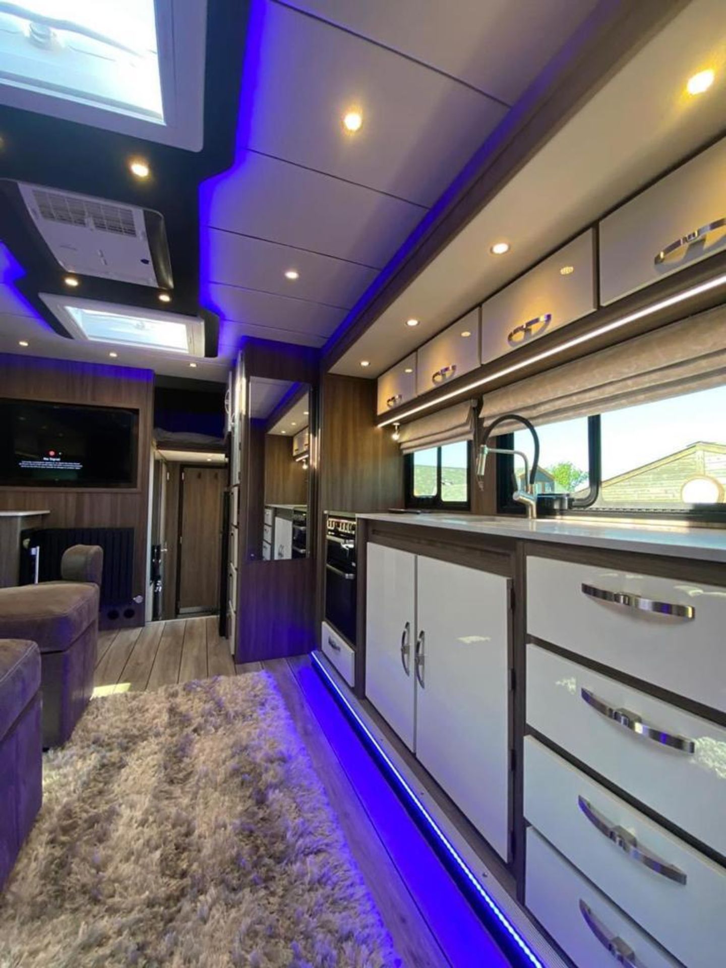 Elite Coachworks - Platinum Plus, Stalled for 4 Horses. - Image 19 of 21