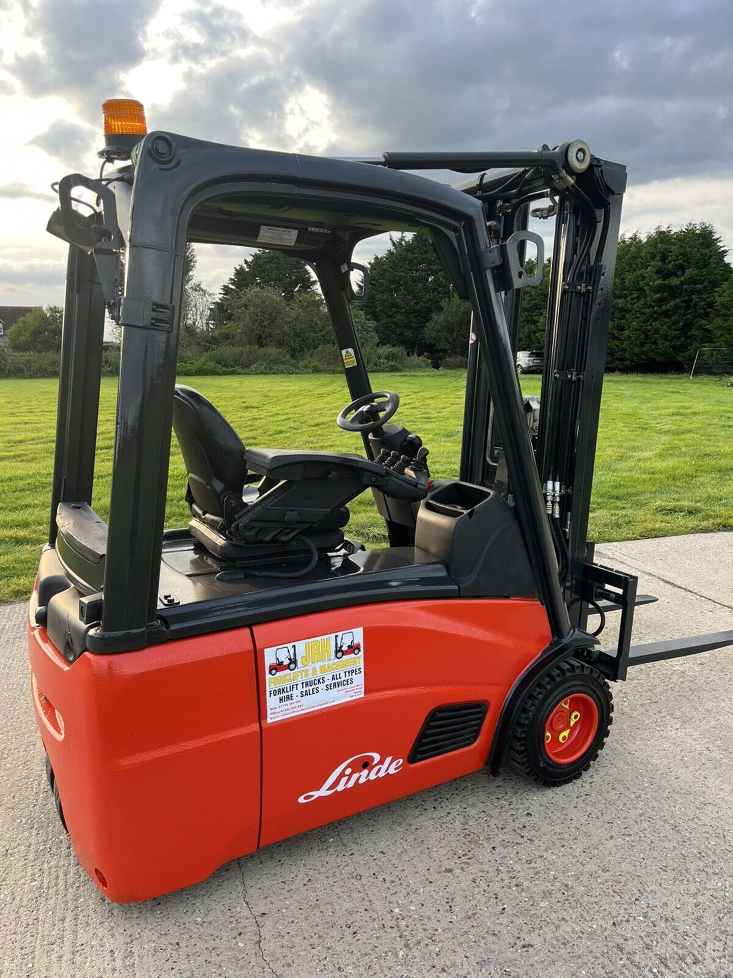 LINDE 1.8 Tonne Electric Forklift Truck - Image 5 of 5