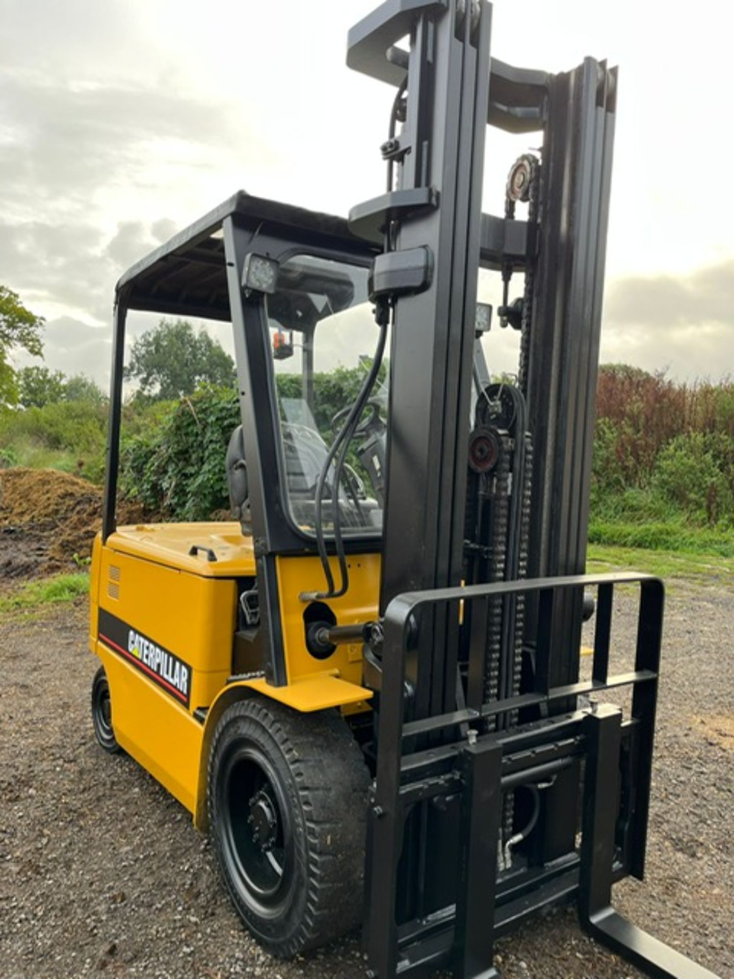 Caterpillar 3.5 tonne electric Forklift - Image 3 of 5