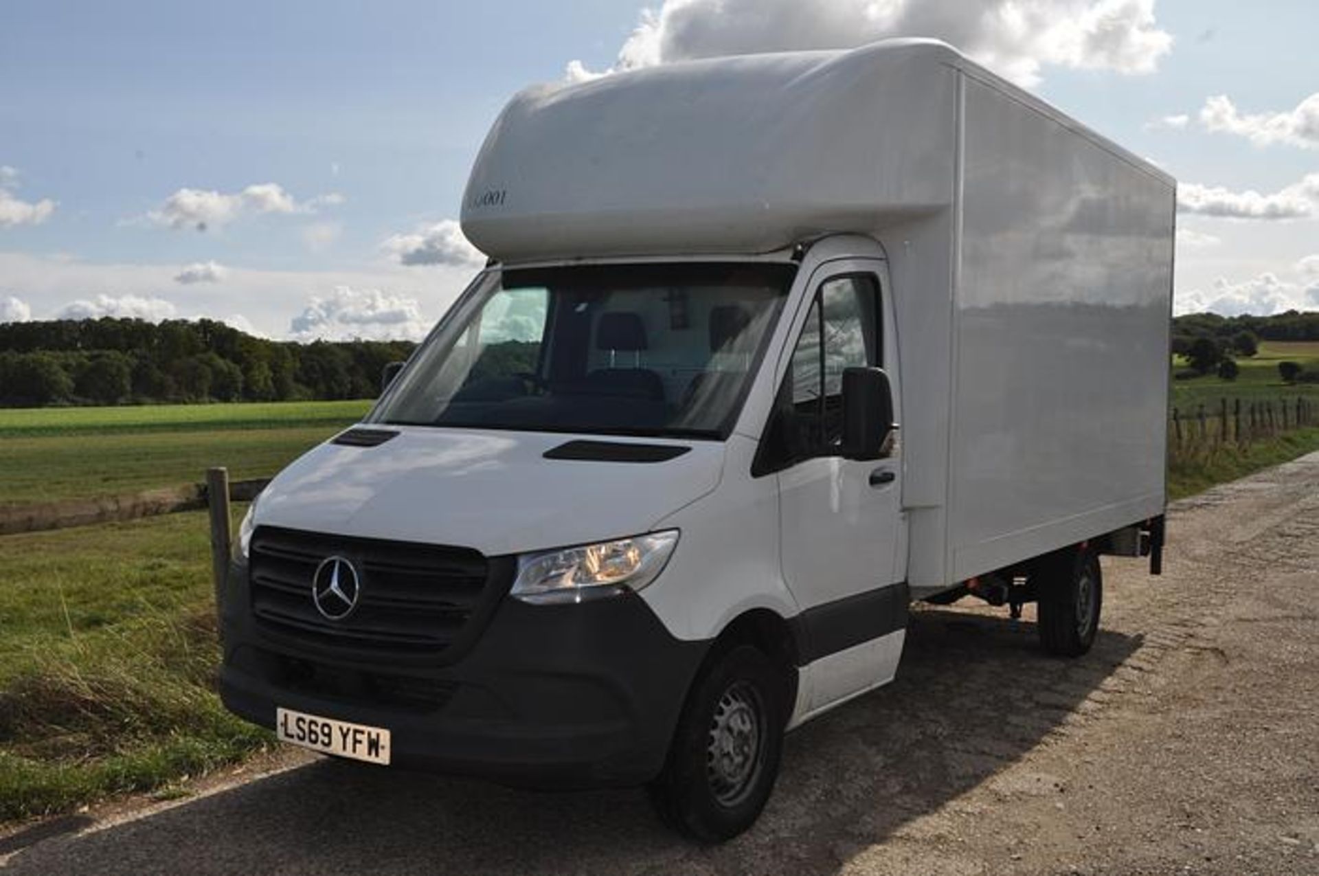 2019 MERCEDES-BENZ SPRINTER - Image 2 of 15