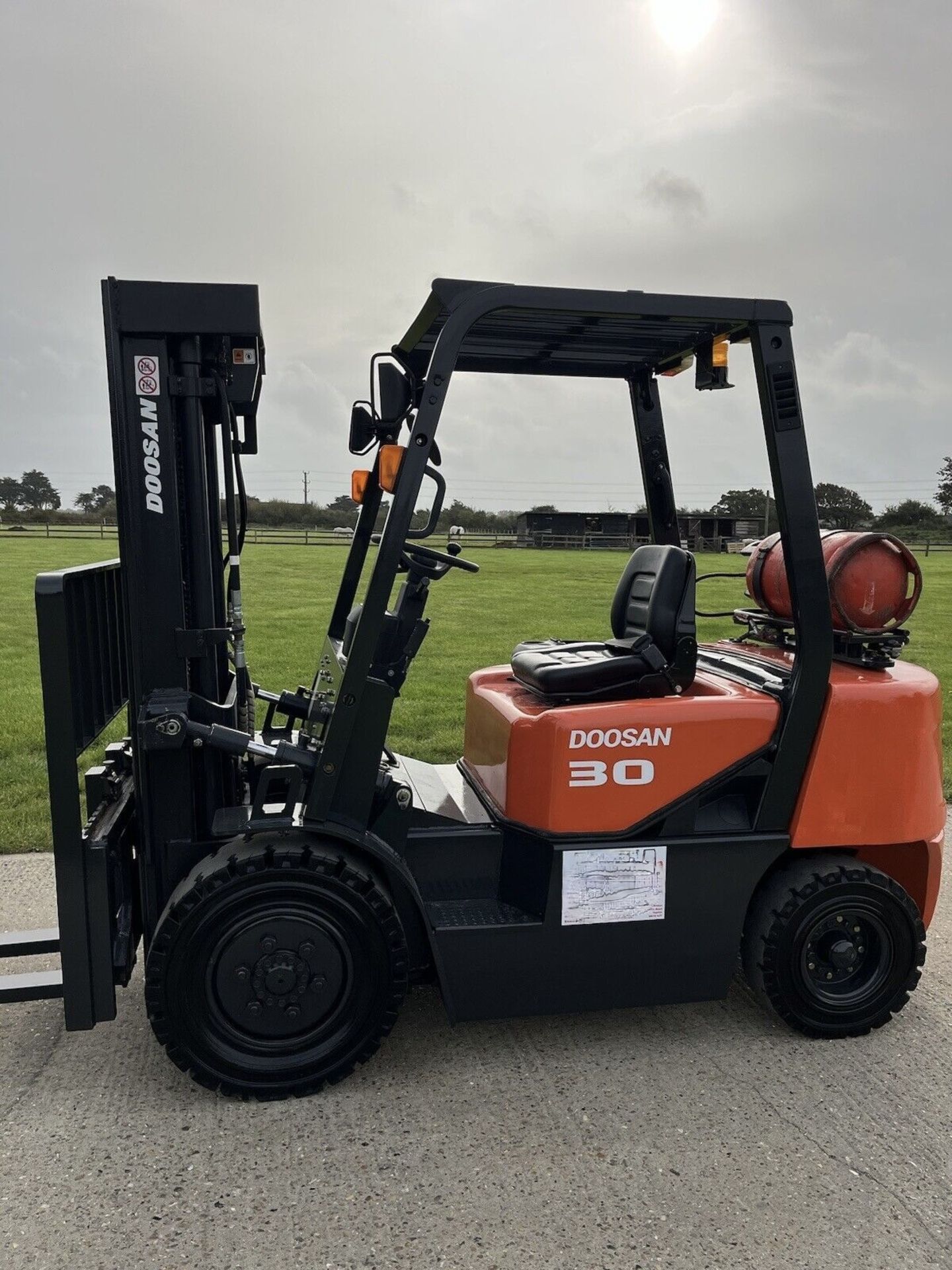 DOOSAN, 3 Tonne Gas Forklift (Container Spec) - Image 4 of 4