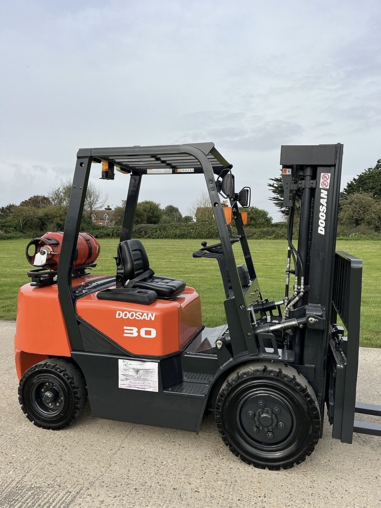 DOOSAN, 3 Tonne Gas Forklift (Container Spec) - Image 3 of 4