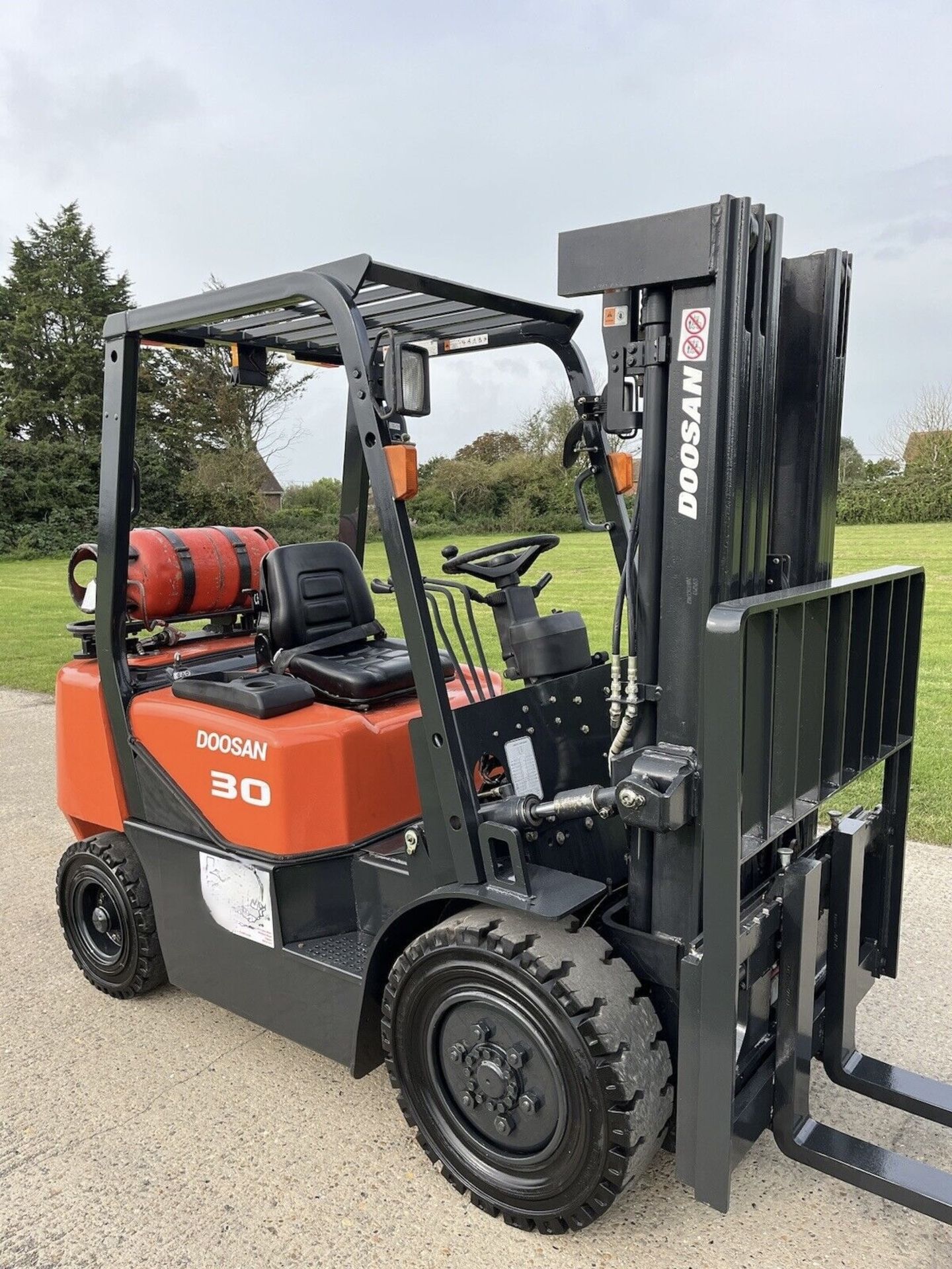 DOOSAN, 3 Tonne Gas Forklift (Container Spec) - Image 2 of 4