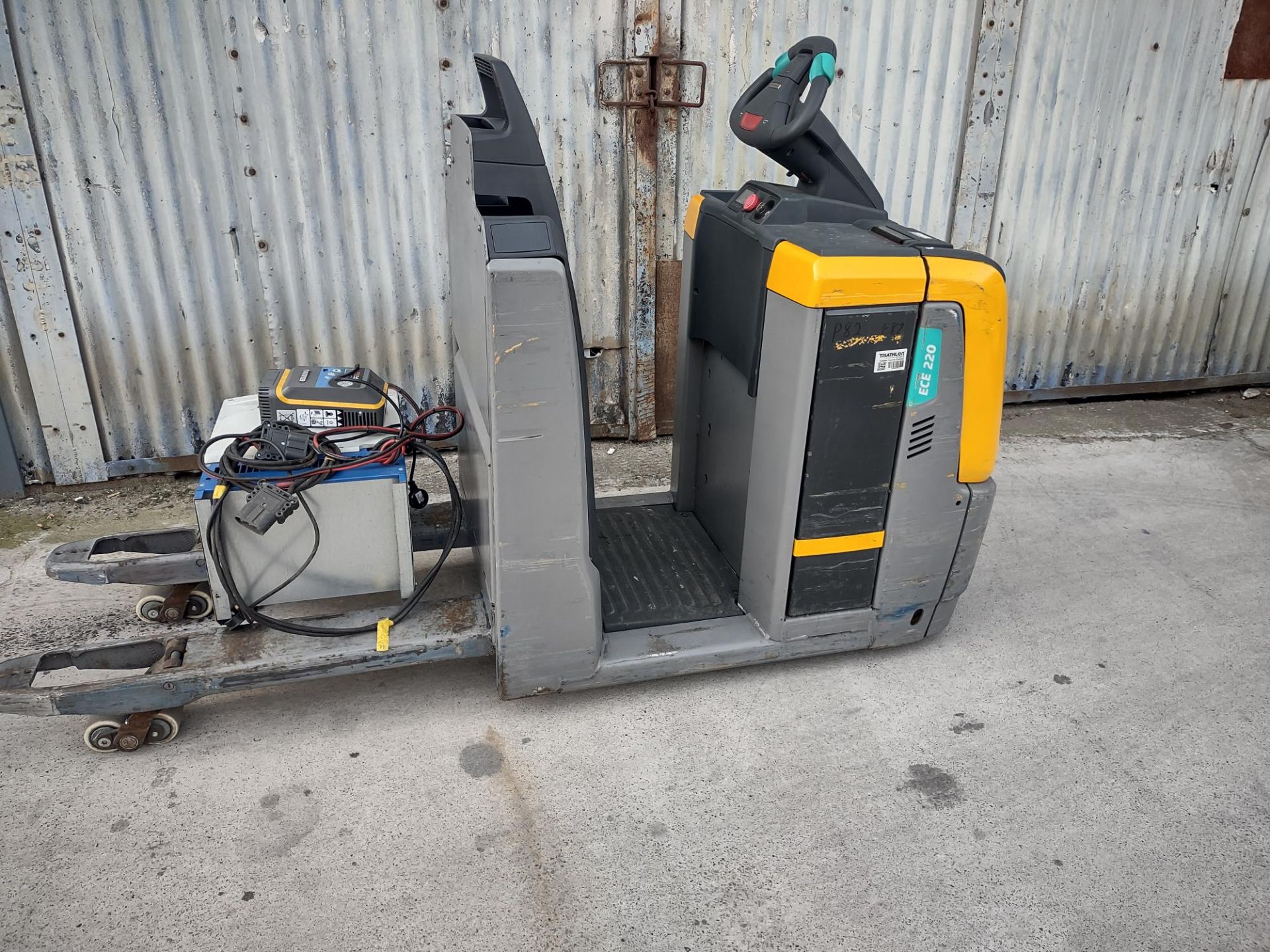 JUNGHEINRICH, ECE 220 Electric RIde-on Pallet Truck