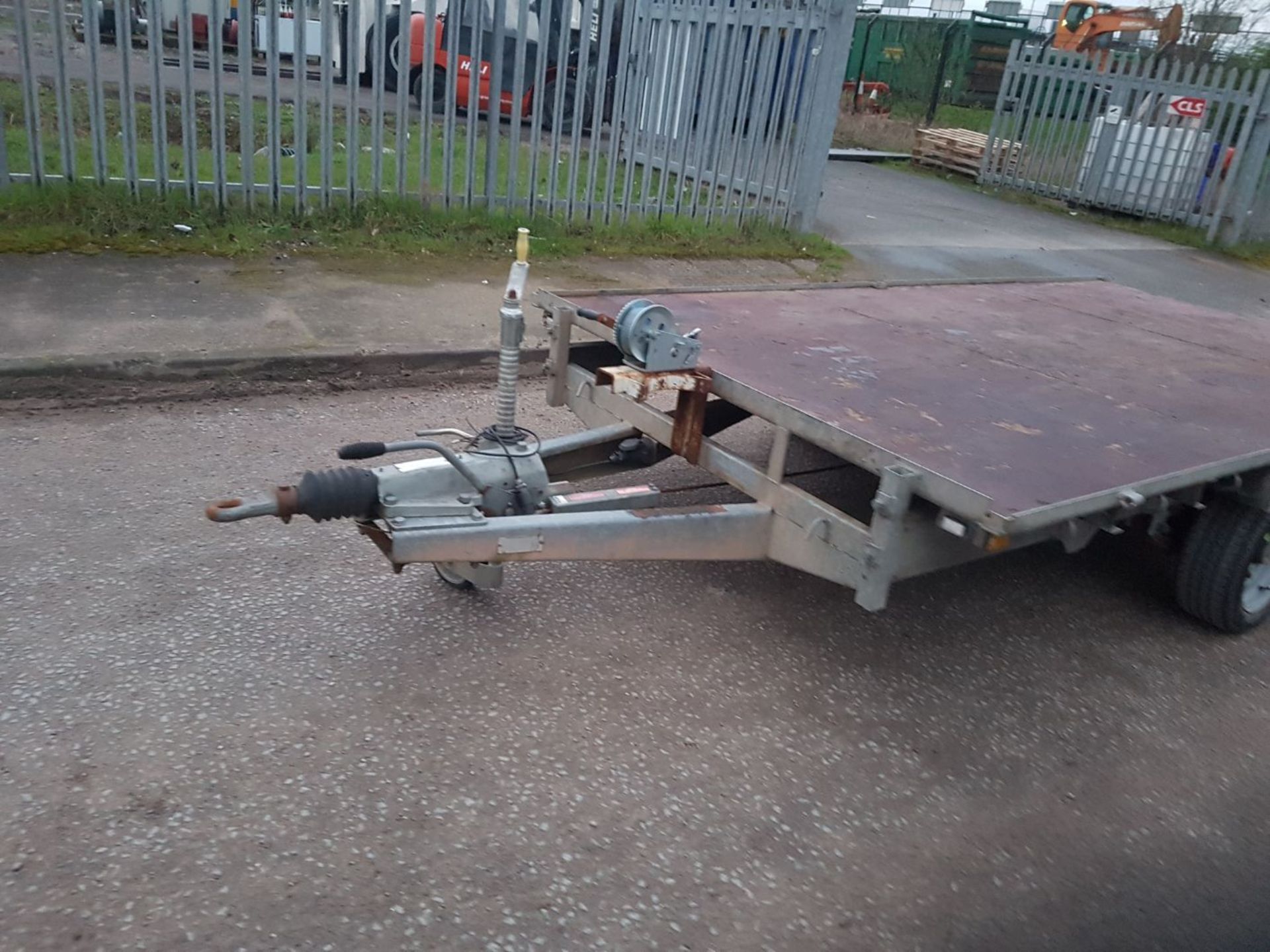 Indespension 12ft twin axle braked flatbed trailer. - Image 3 of 6