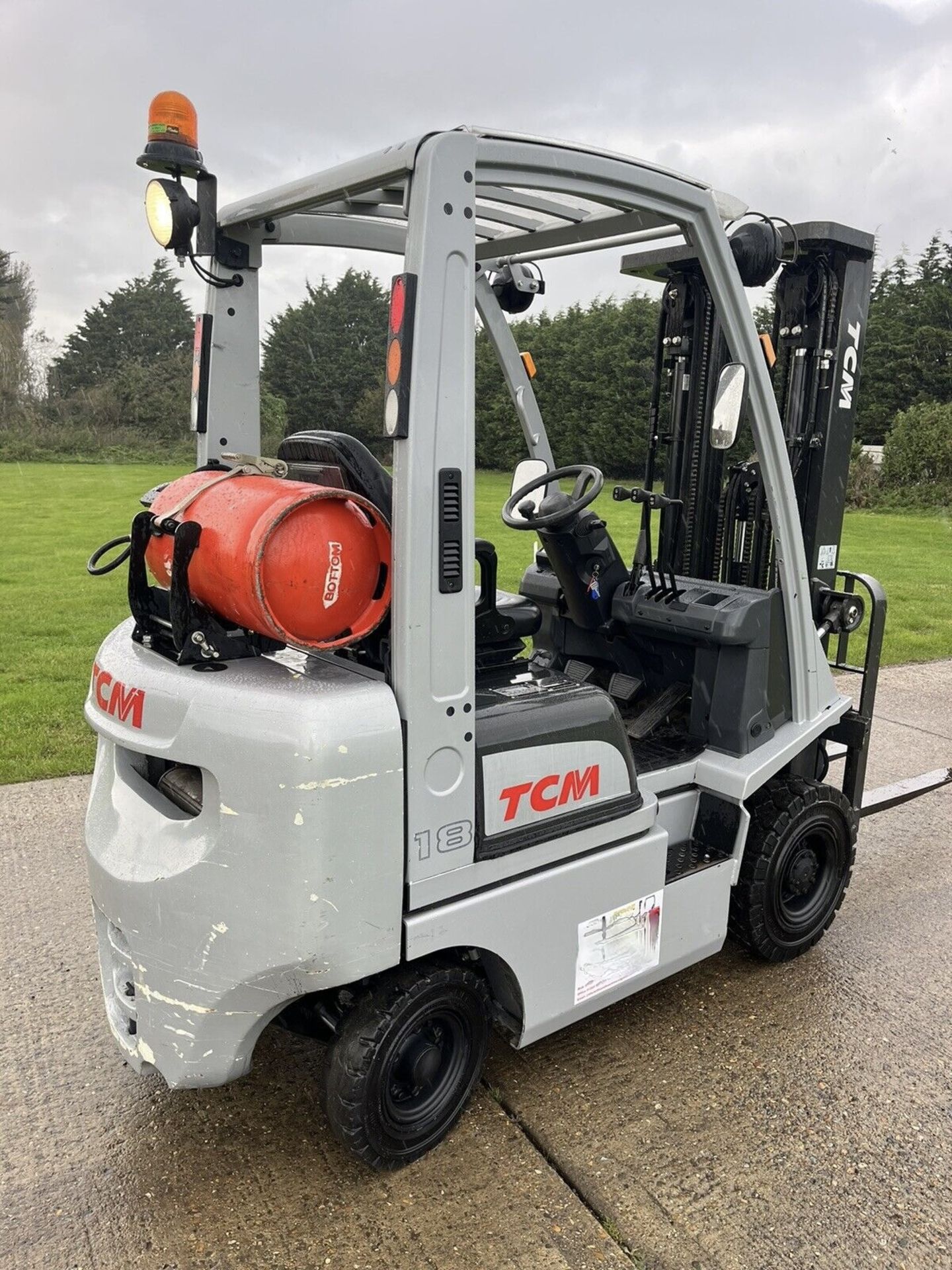 TCM, 1.8 Tonne Gas Forklift (Container Spec) only 520 hours from new - Image 3 of 5