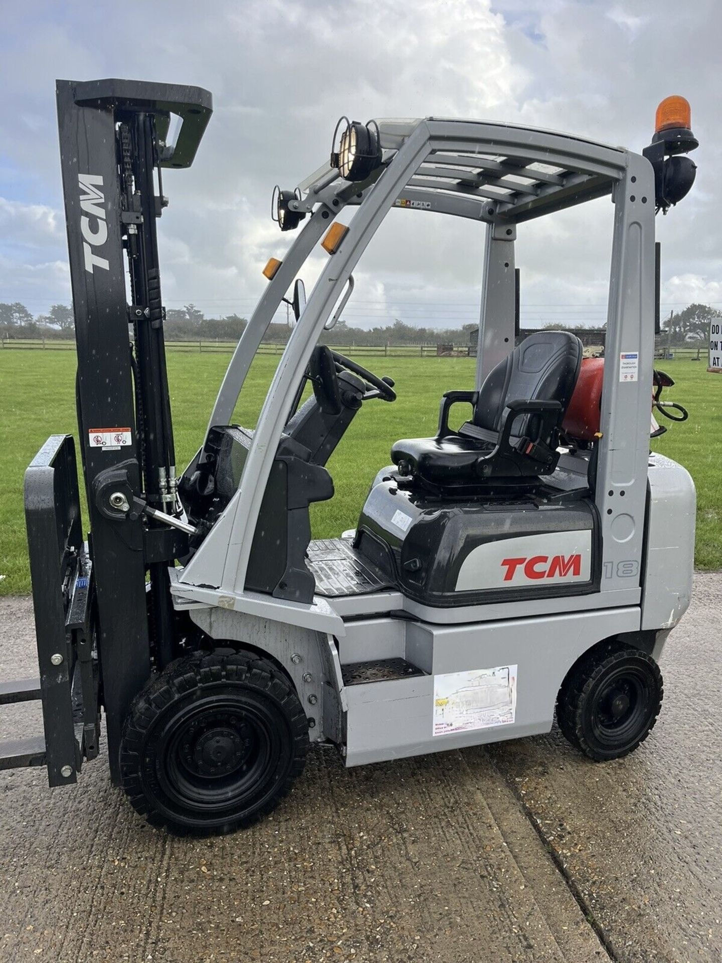 TCM, 1.8 Tonne Gas Forklift (Container Spec) only 520 hours from new - Image 4 of 5