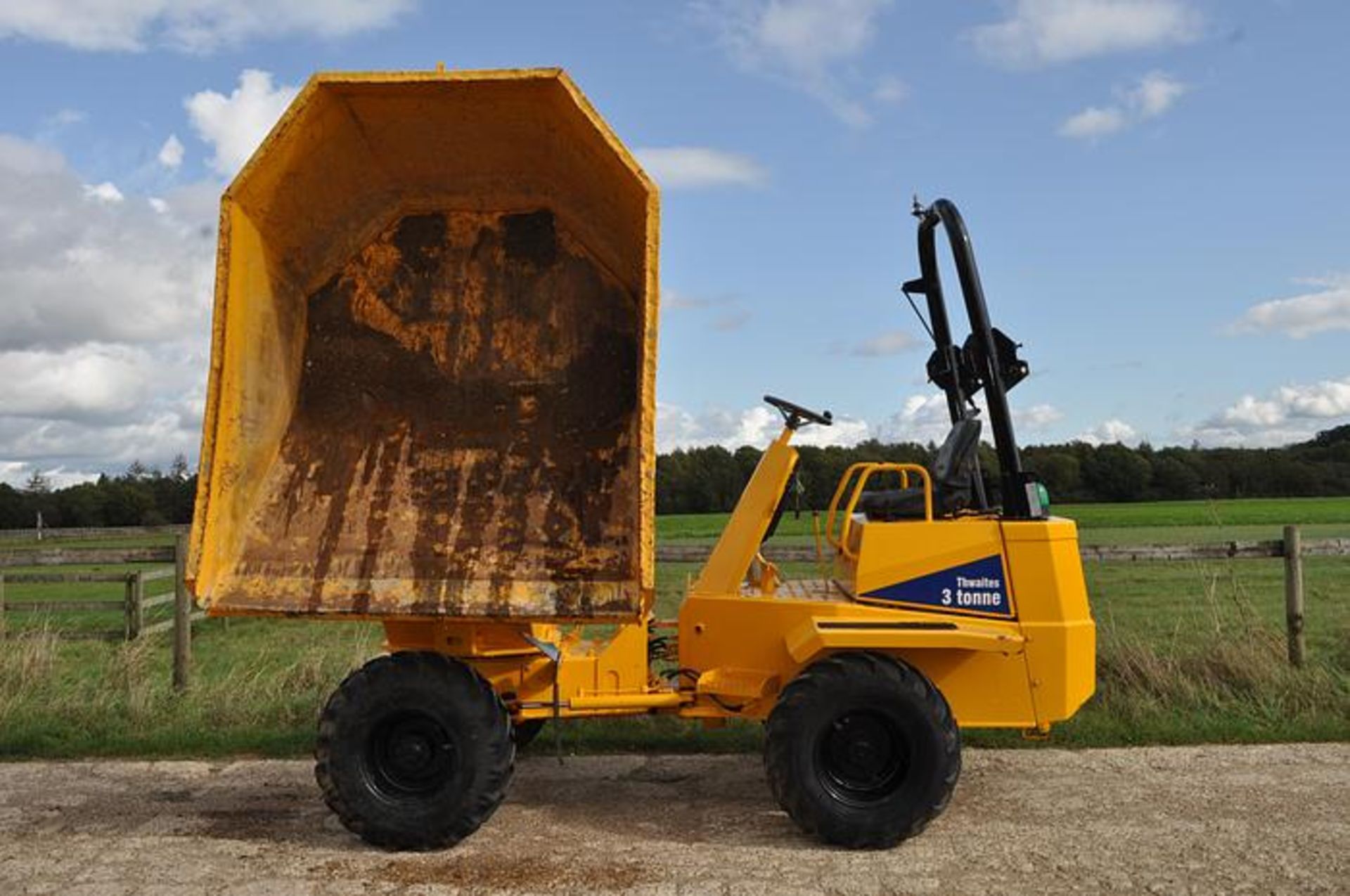 2004 THWAITES 3 TONNE SWIVEL DUMPER - Image 8 of 10