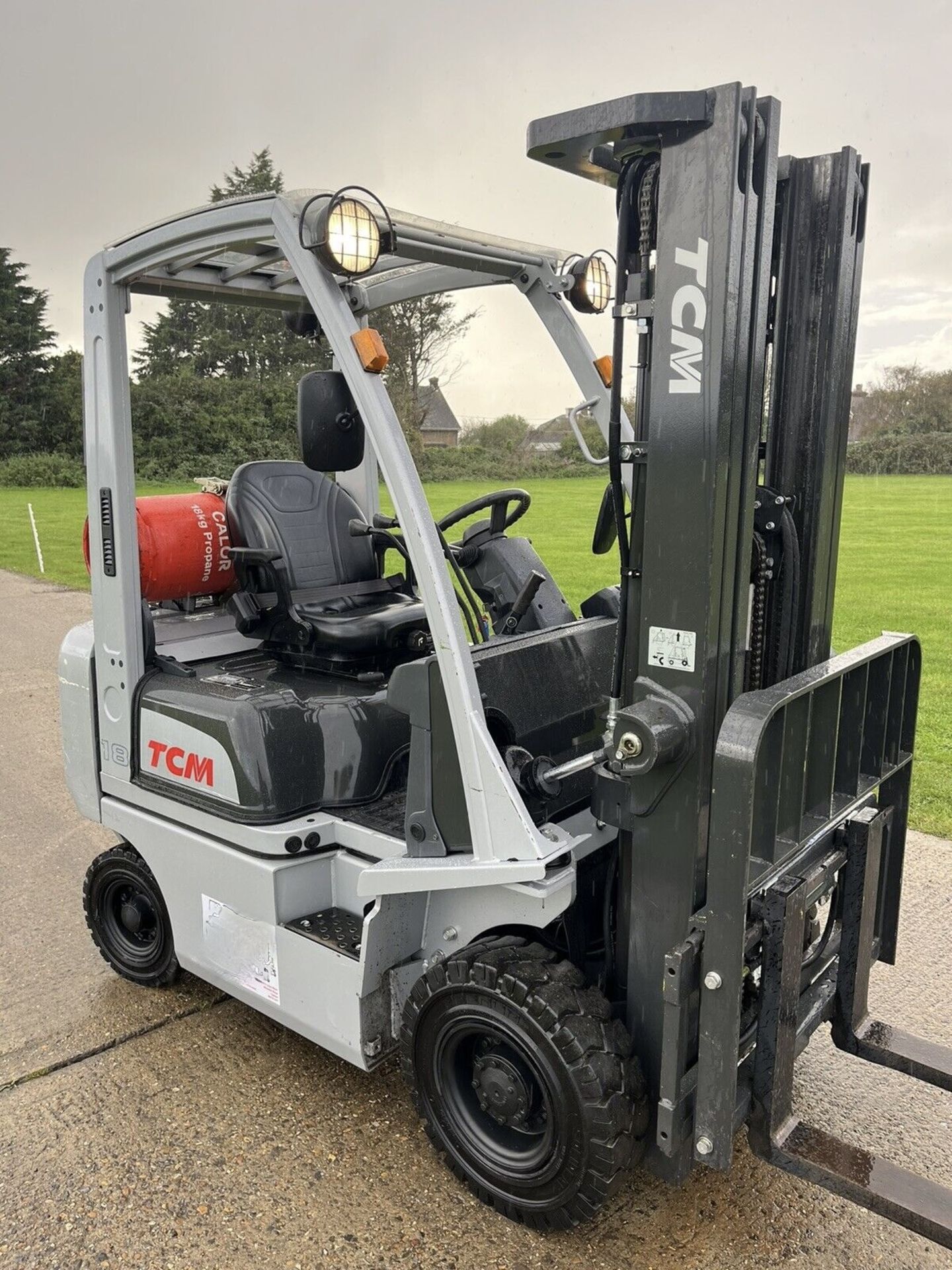 TCM, 1.8 Tonne Gas Forklift (Container Spec) only 520 hours from new - Image 2 of 5