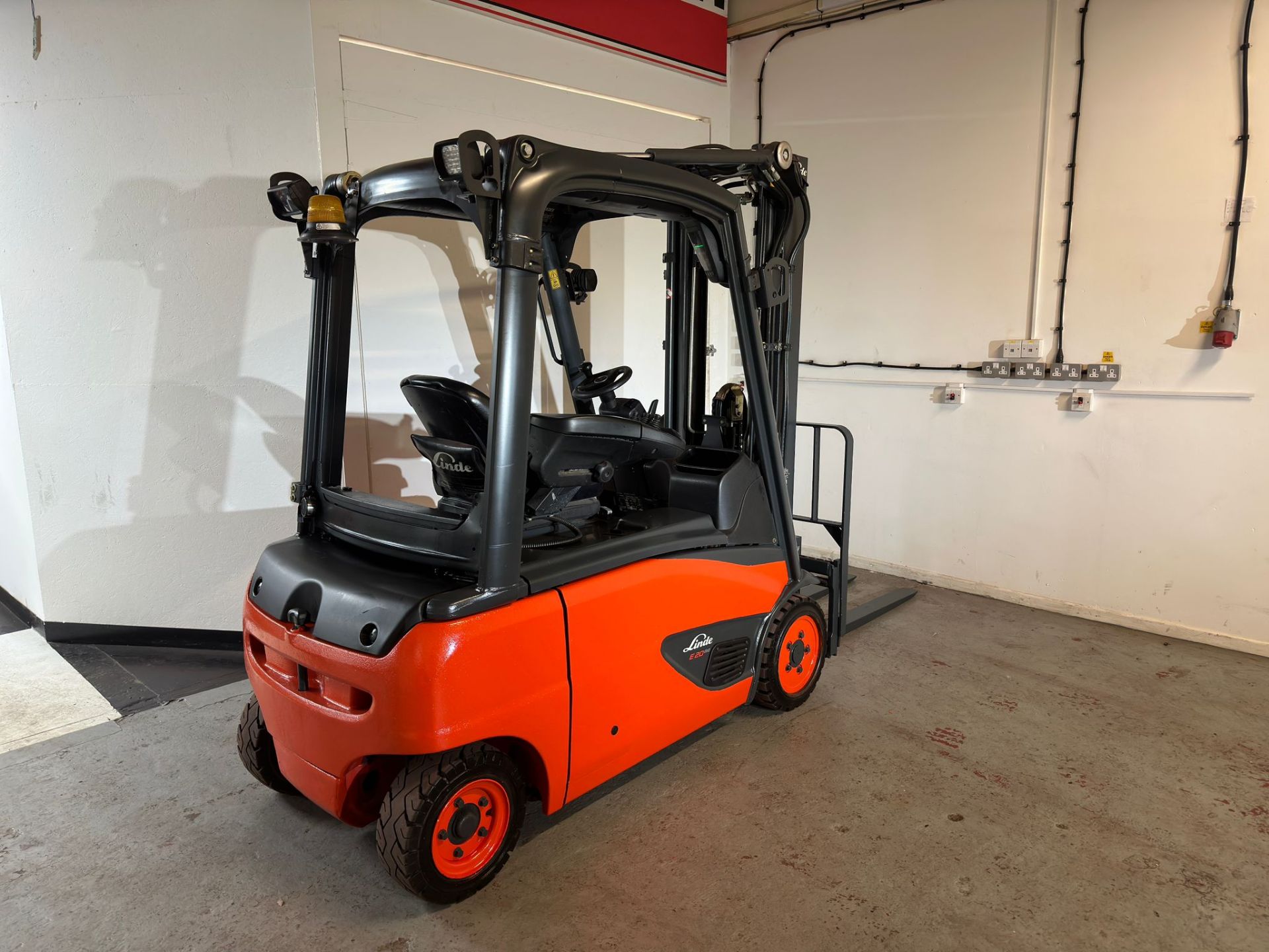 2017 LINDE E20PL (Container Spec) Electric Forklift - Image 6 of 7