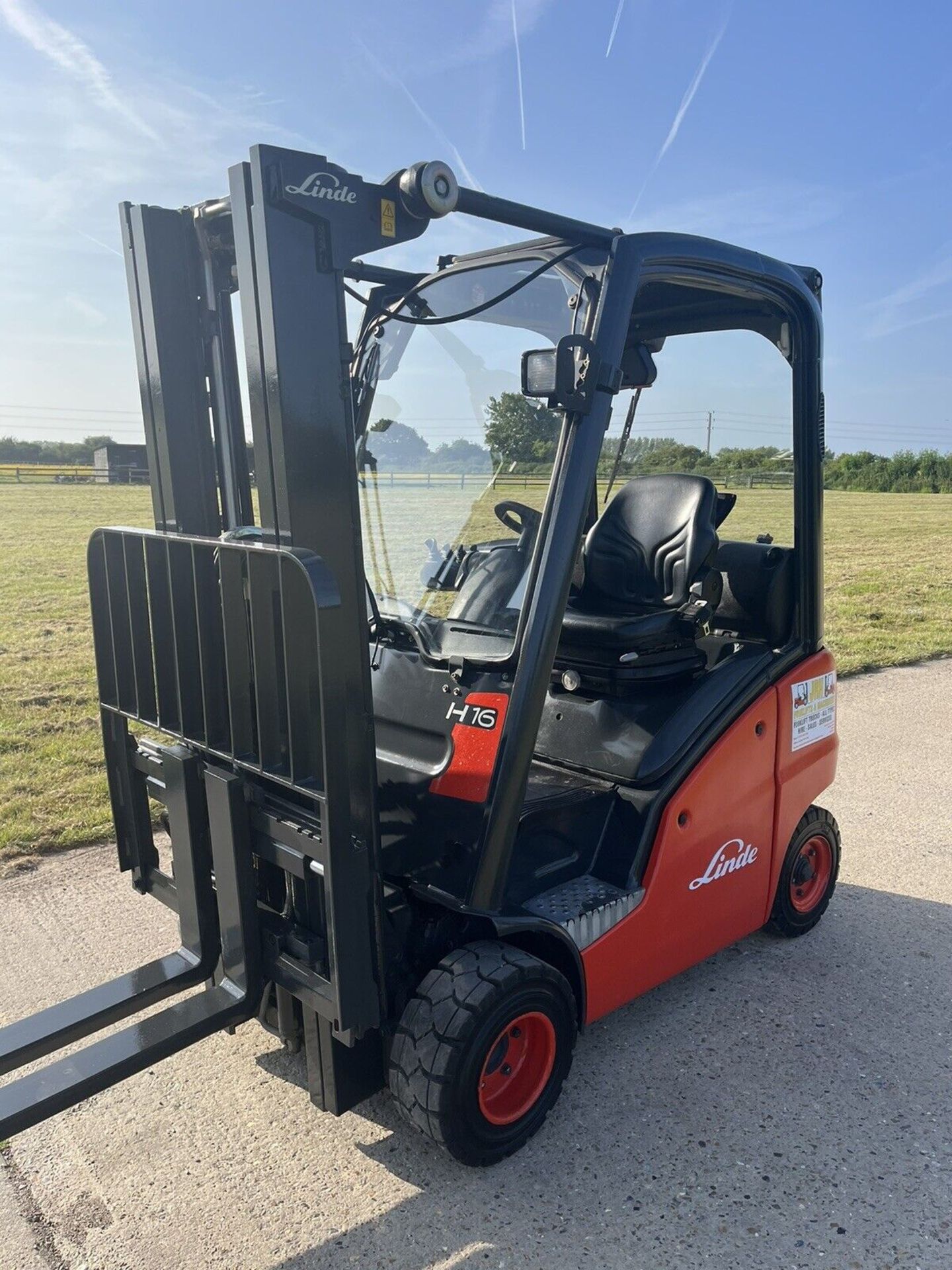 2011, LINDE, 1.6 Tonne Gas Forklift - (Container Spec)