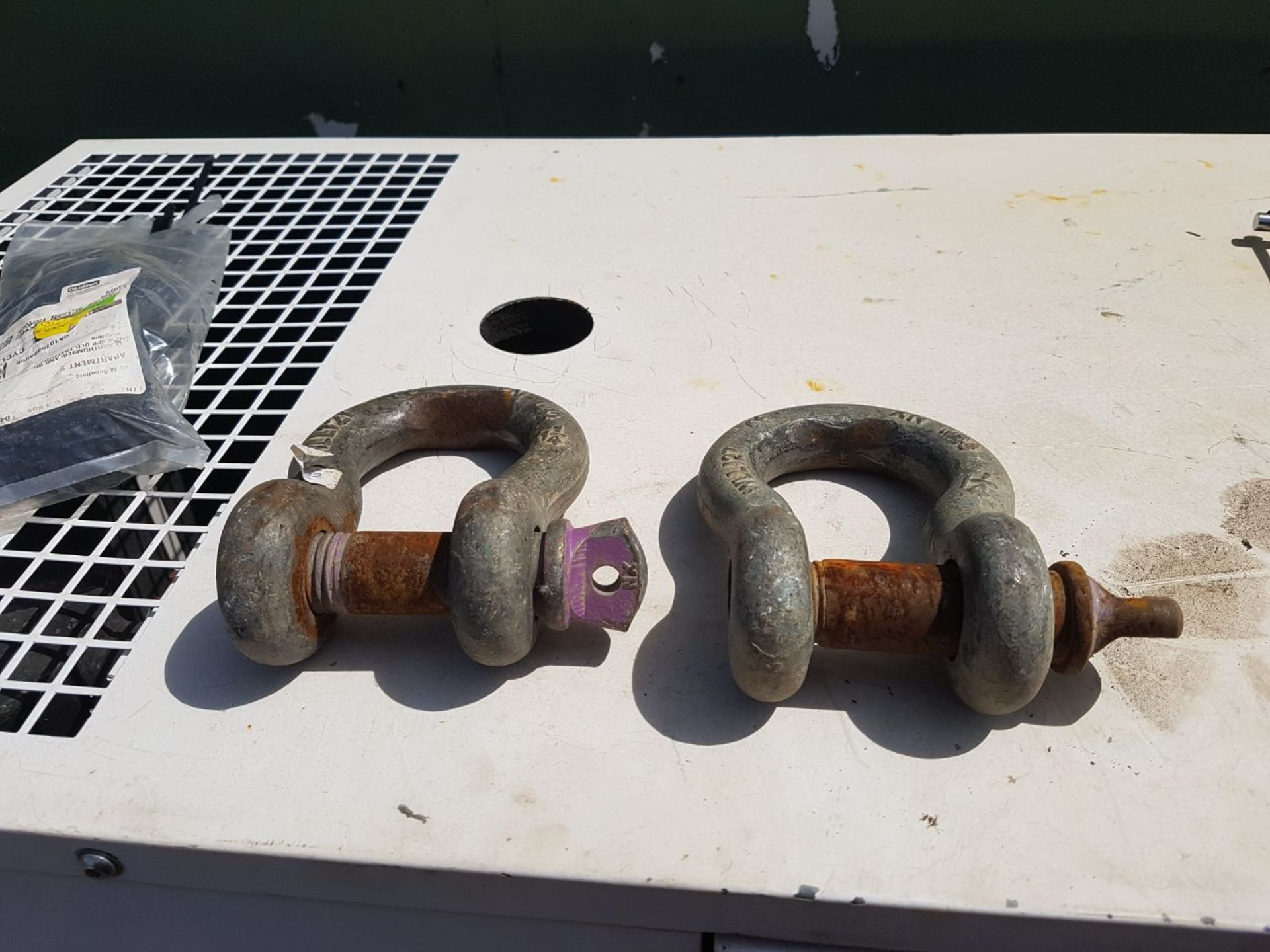 2 x heavy duty 12 tonne shackles 12T