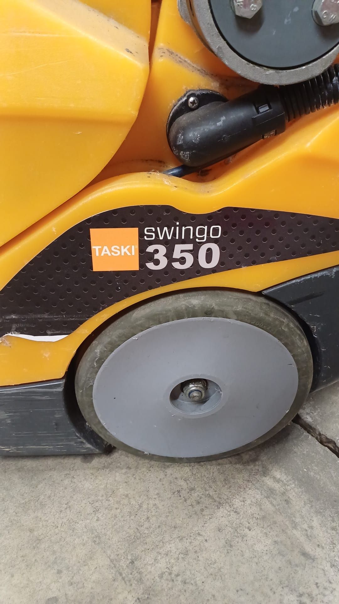 1 x TASKI 'SWINGO' 350 Ultra-Compact Automatic Scrubber Drier - NO RESERVE - Image 2 of 2