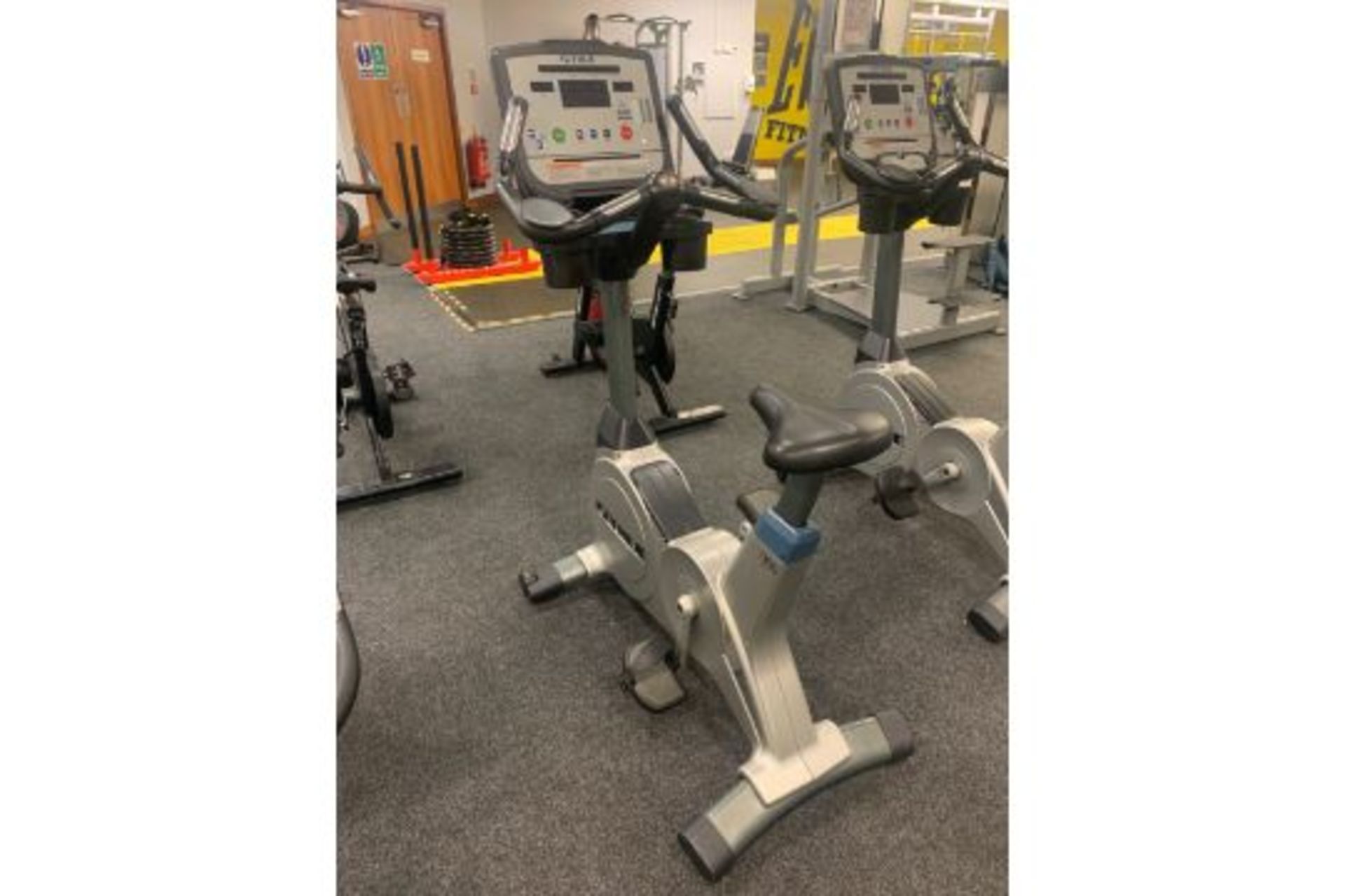 True Fitness 900 Upright Bike