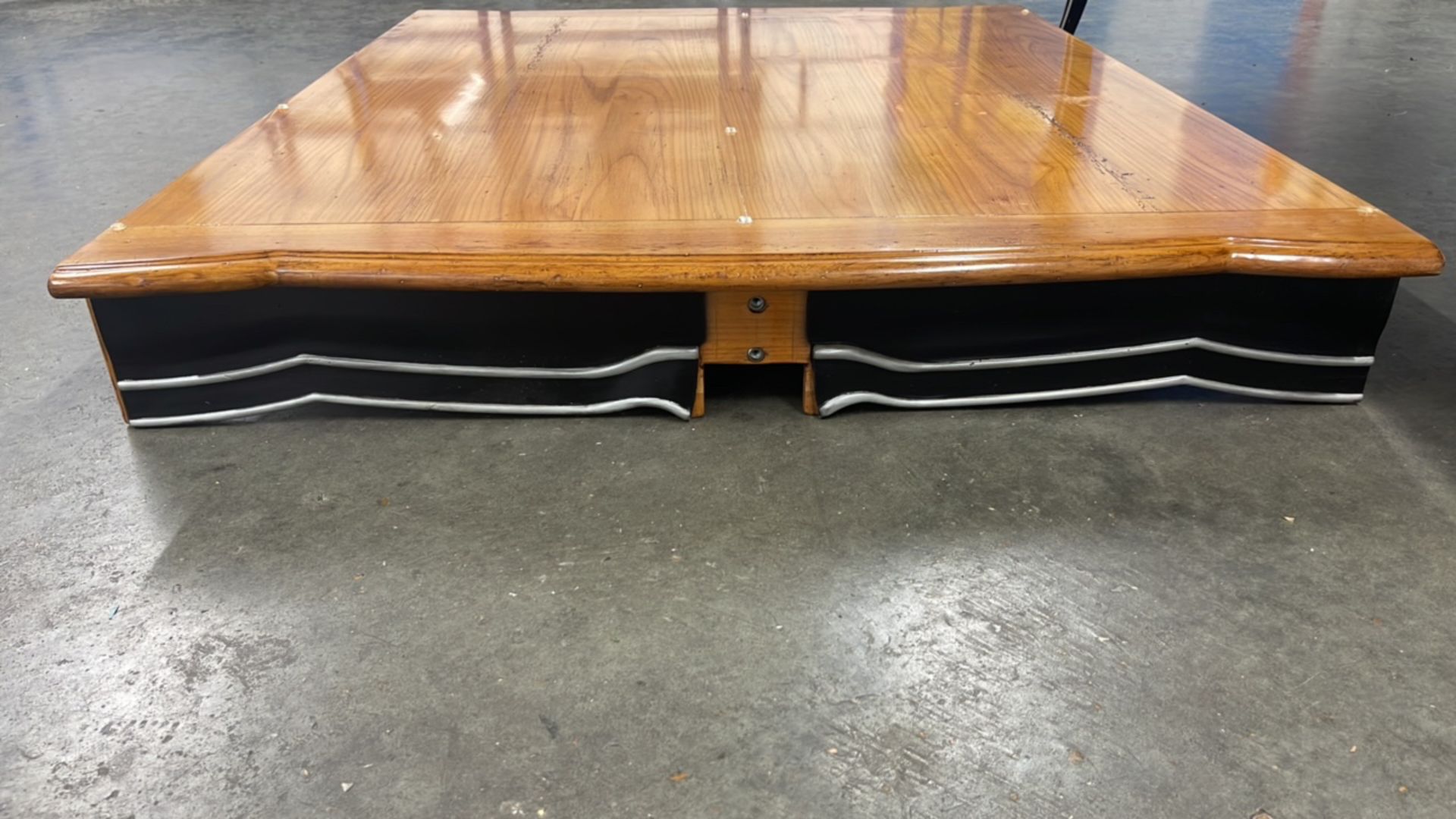 Large Dining Table inc Extender and Extra Legs - Image 8 of 8